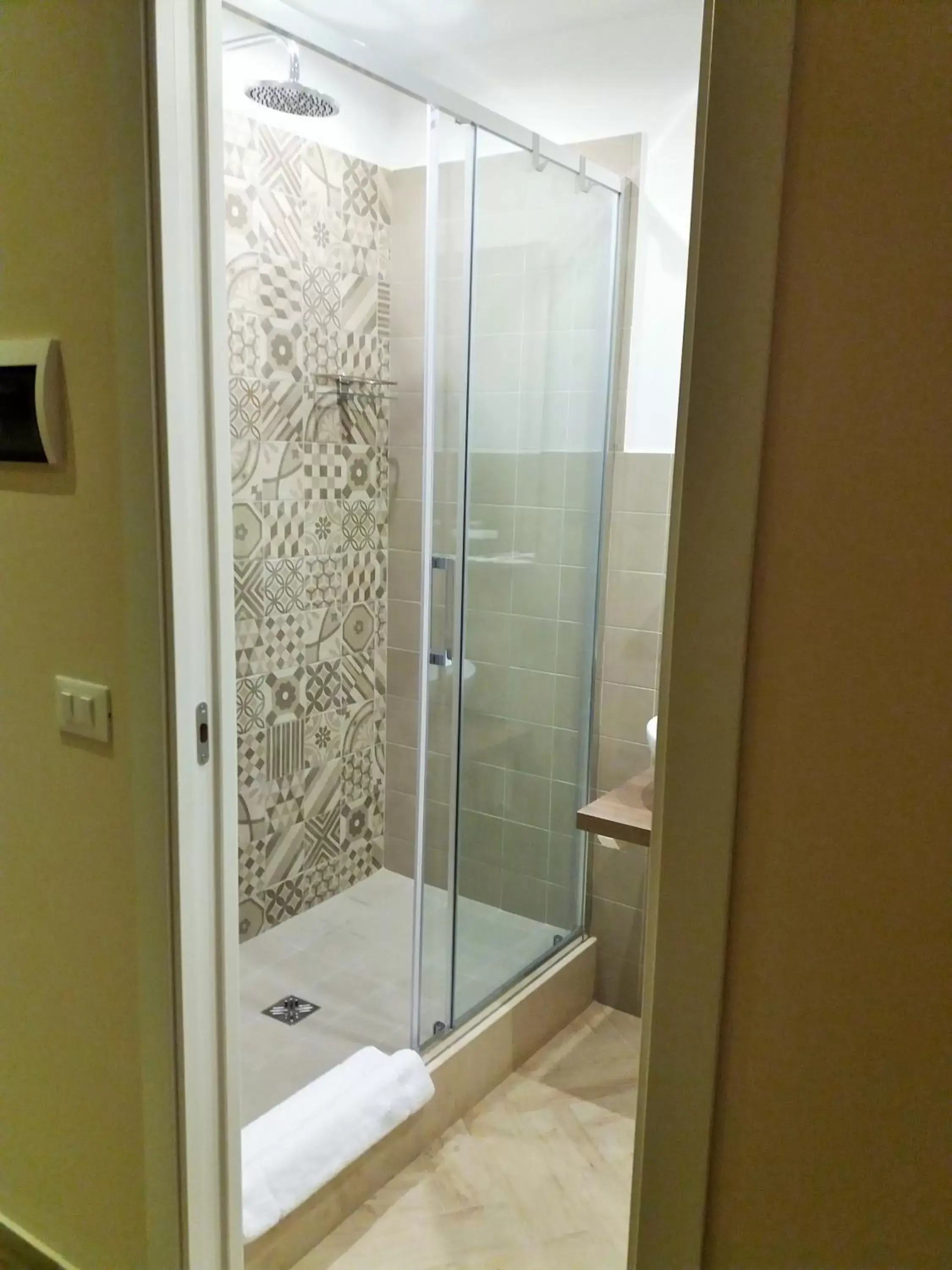 Shower, Bathroom in B&B Oriental Palace