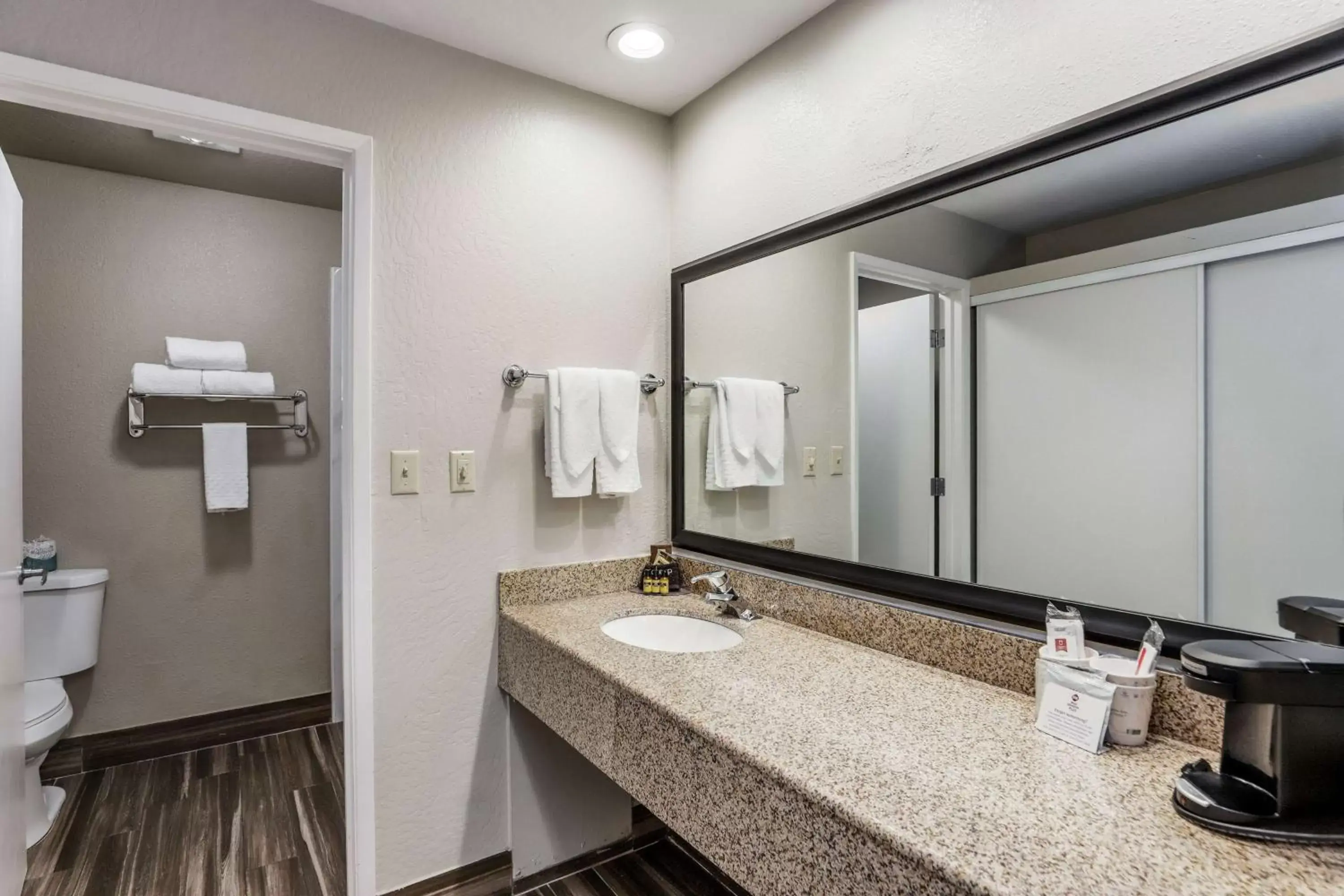 Bathroom in Best Western Plus Sonora Oaks Hotel and Conference Center
