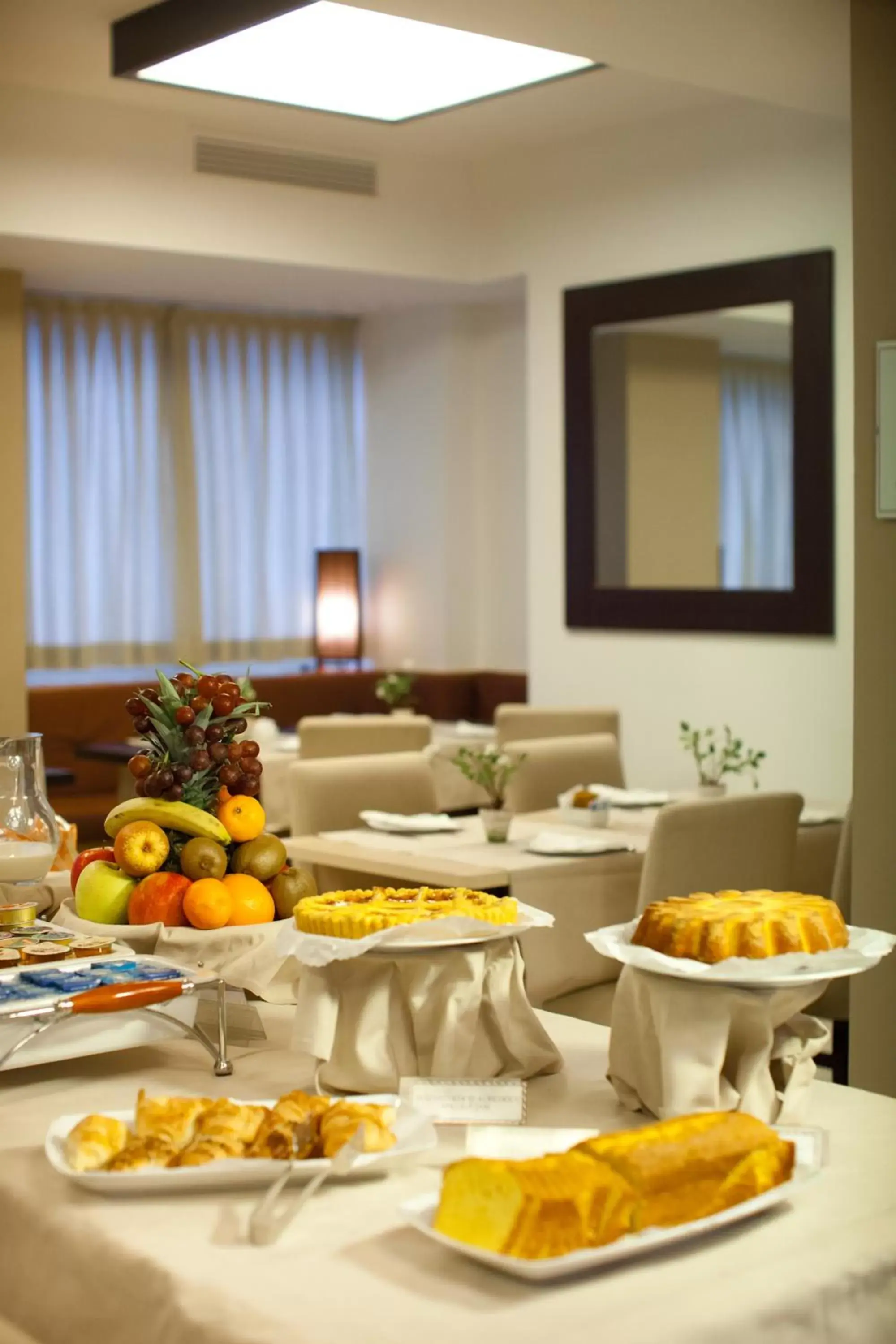 Restaurant/places to eat in Hotel Touring Restaurant/places to eat in Hotel Touring