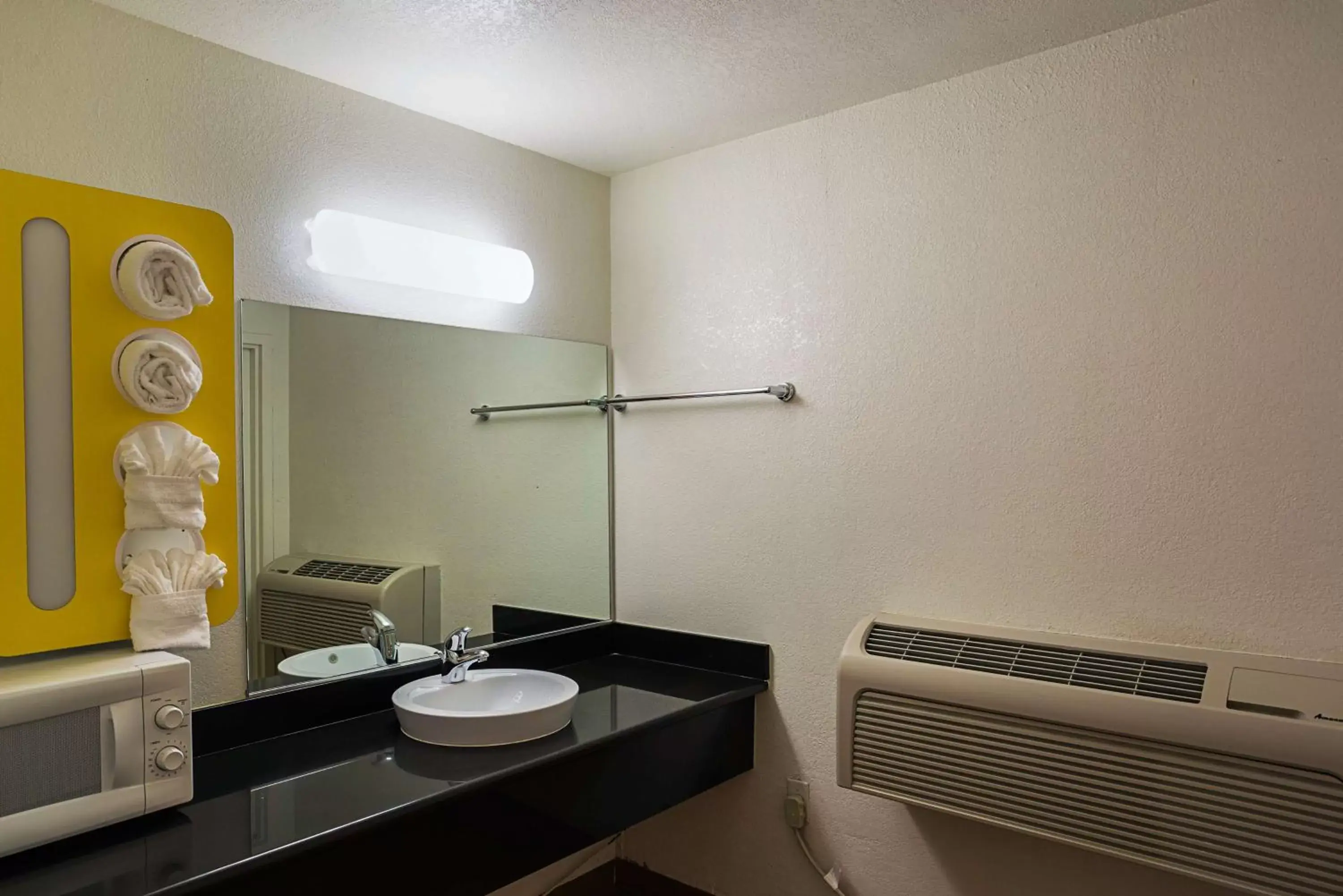 Bathroom, Dining Area in Motel 6-Wenatchee, WA