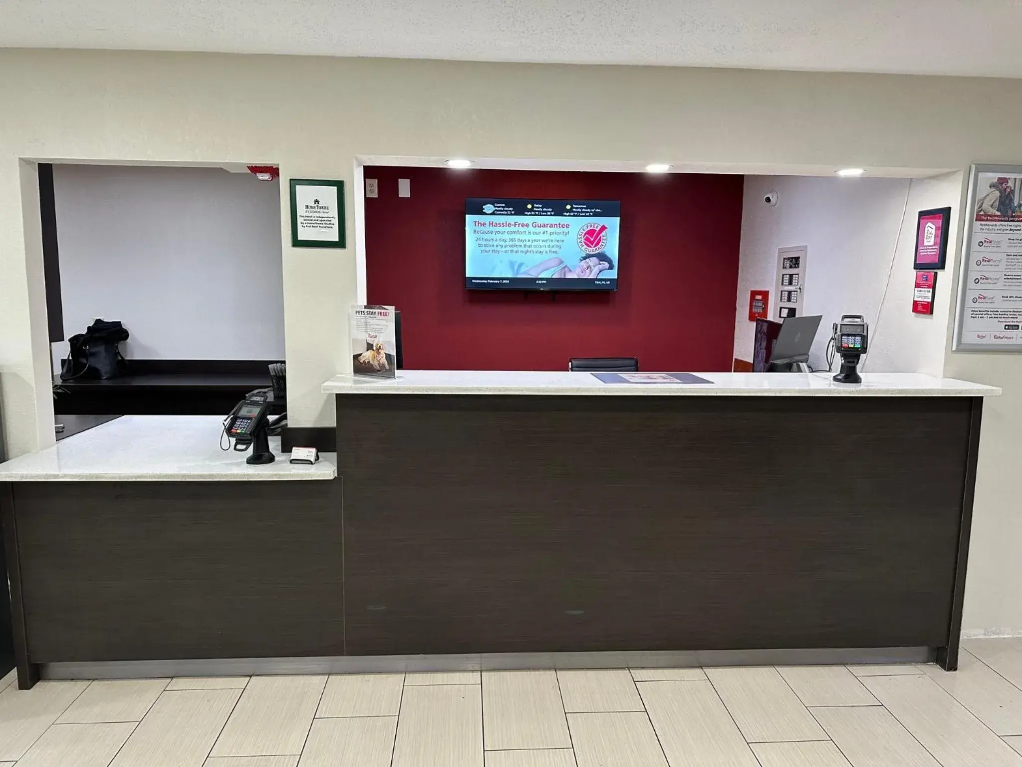 Facade/entrance, Lobby/Reception in Red Roof Inn Flint