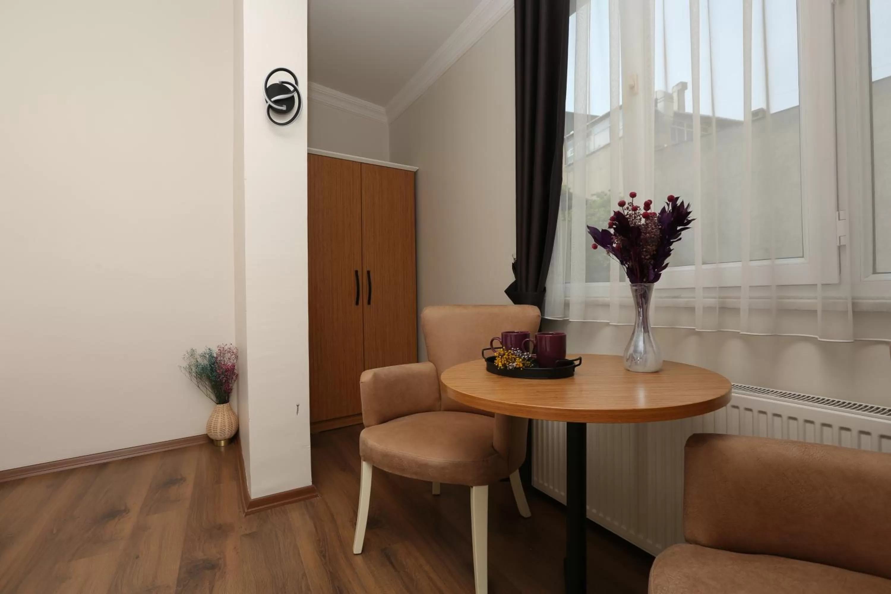 Seating area in Perazre Hotel