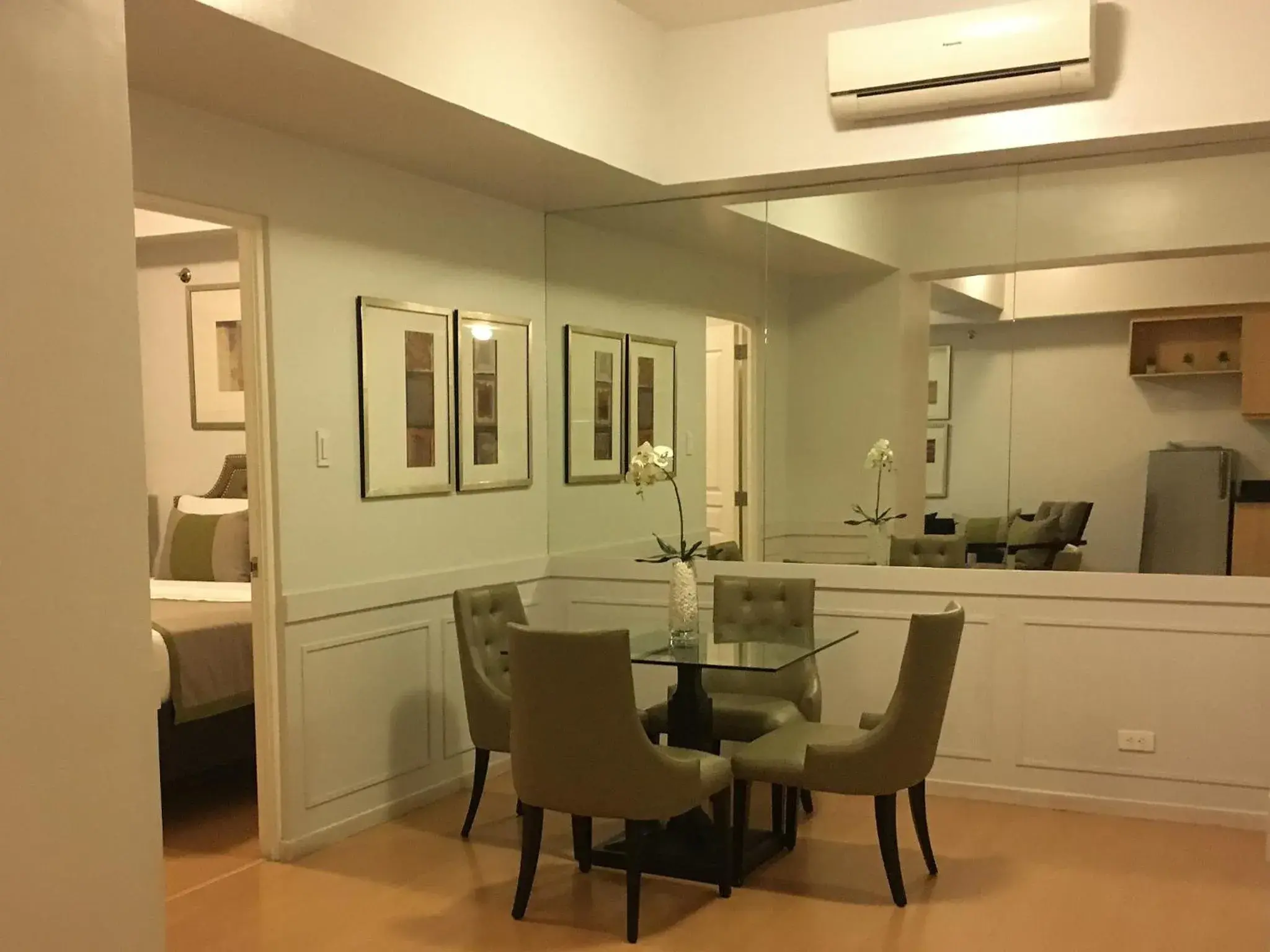 Dining Area in Avant Serviced Suites - Personal Concierge
