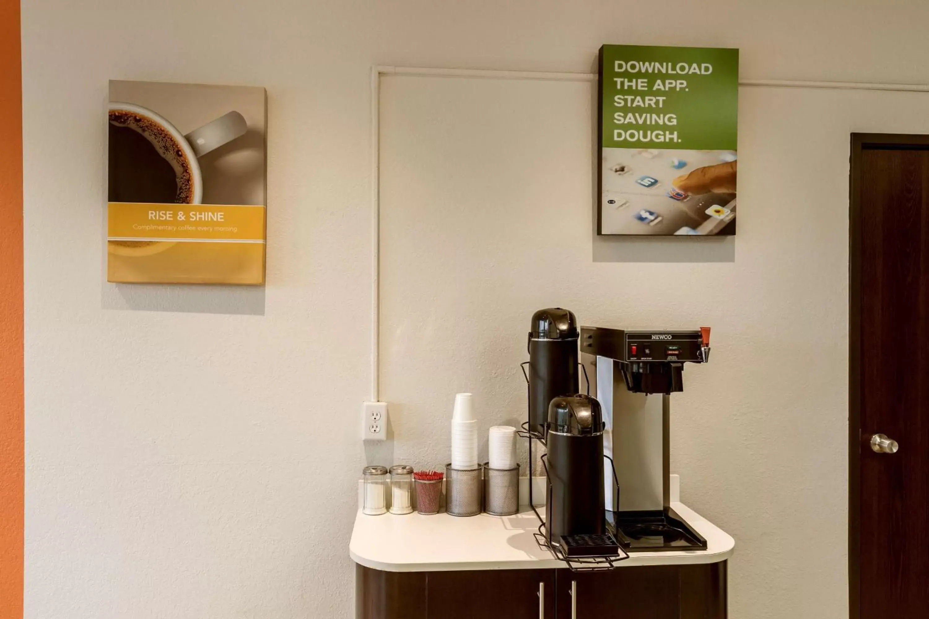 Coffee/Tea Facilities in Motel 6-Albert Lea, MN