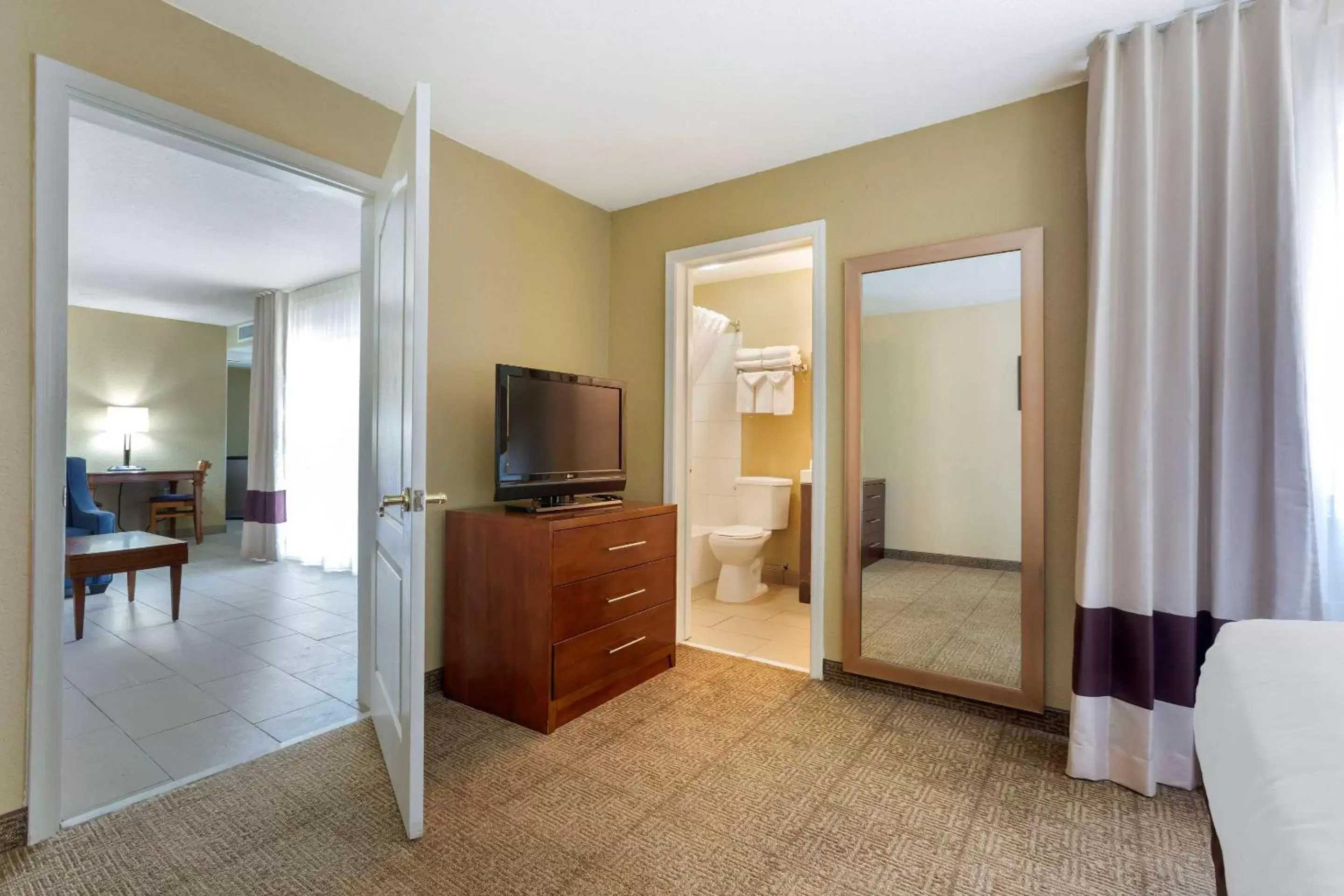 Bedroom, TV/Entertainment Center in Comfort Inn & Suites North Glendale and Peoria
