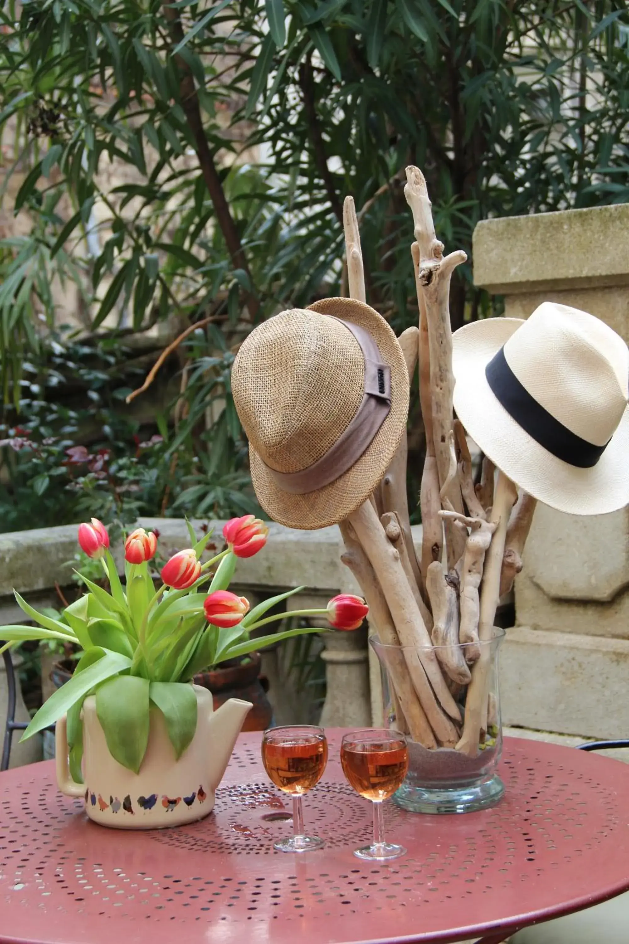 Patio in The Originals Boutique, Hôtel du Parc, Cavaillon (Inter-Hotel)