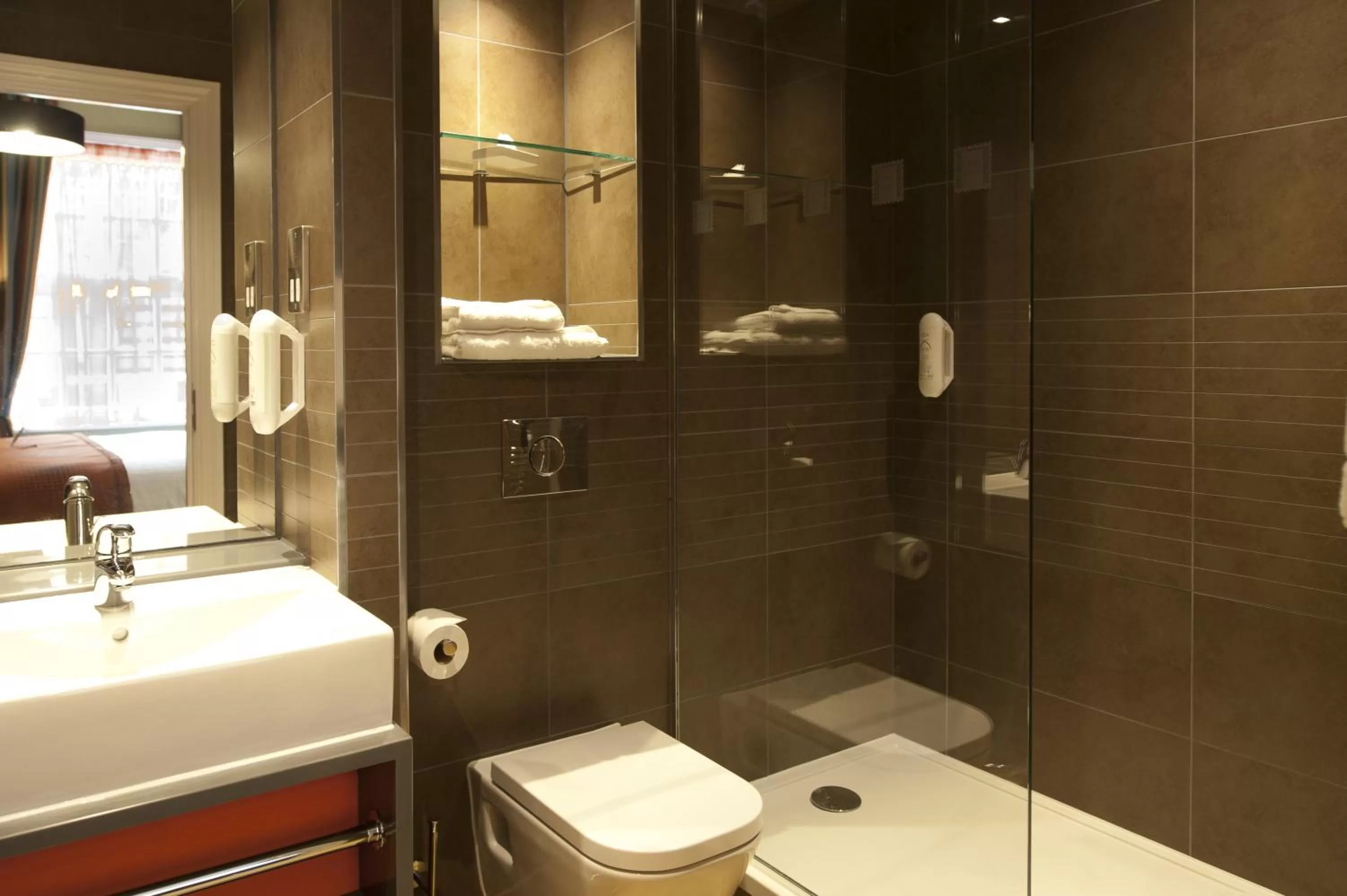 Bathroom in The Last Post Wetherspoon Hotel