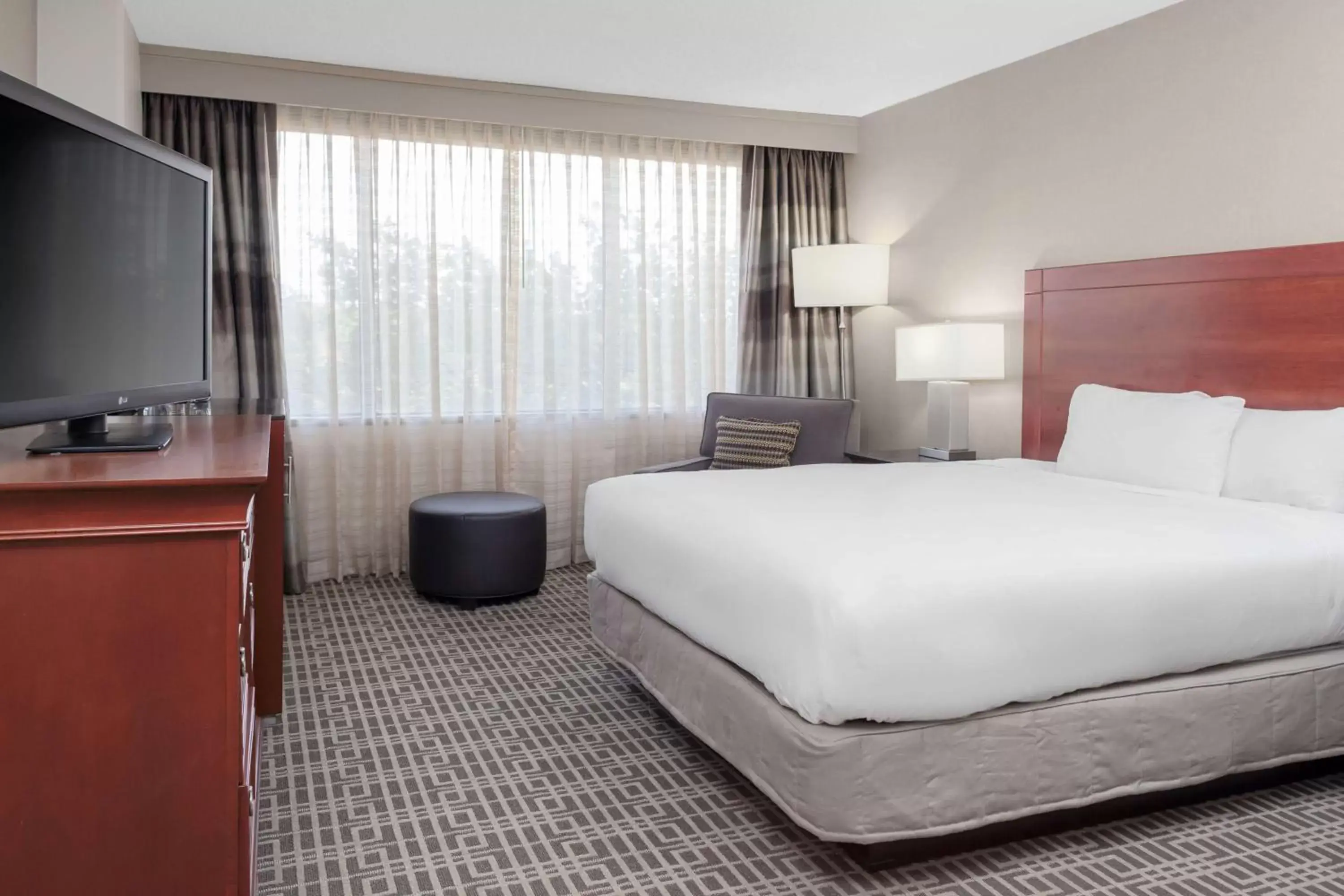 Bed in DoubleTree by Hilton Kansas City - Overland Park