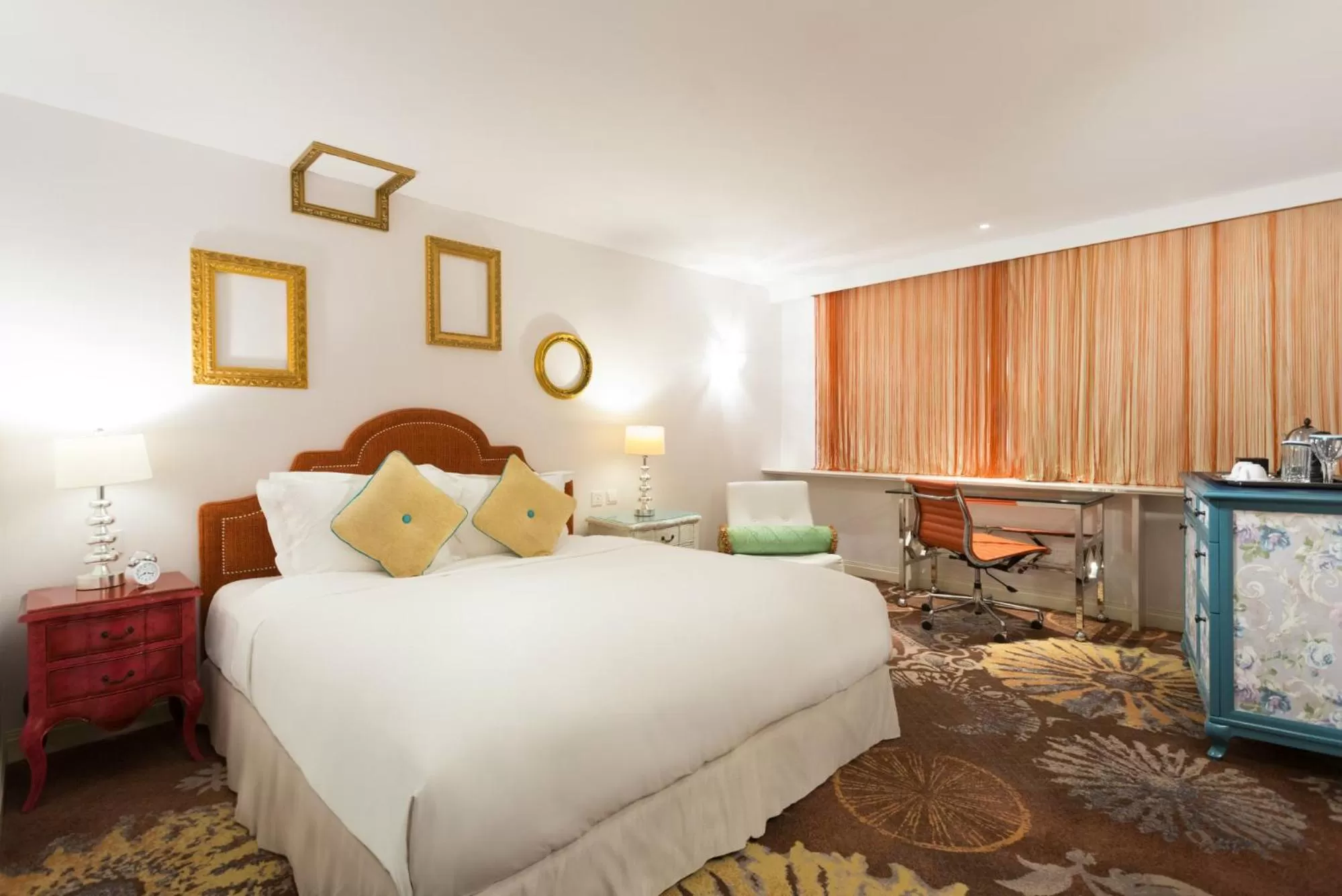 Bed in The Luxe Manor