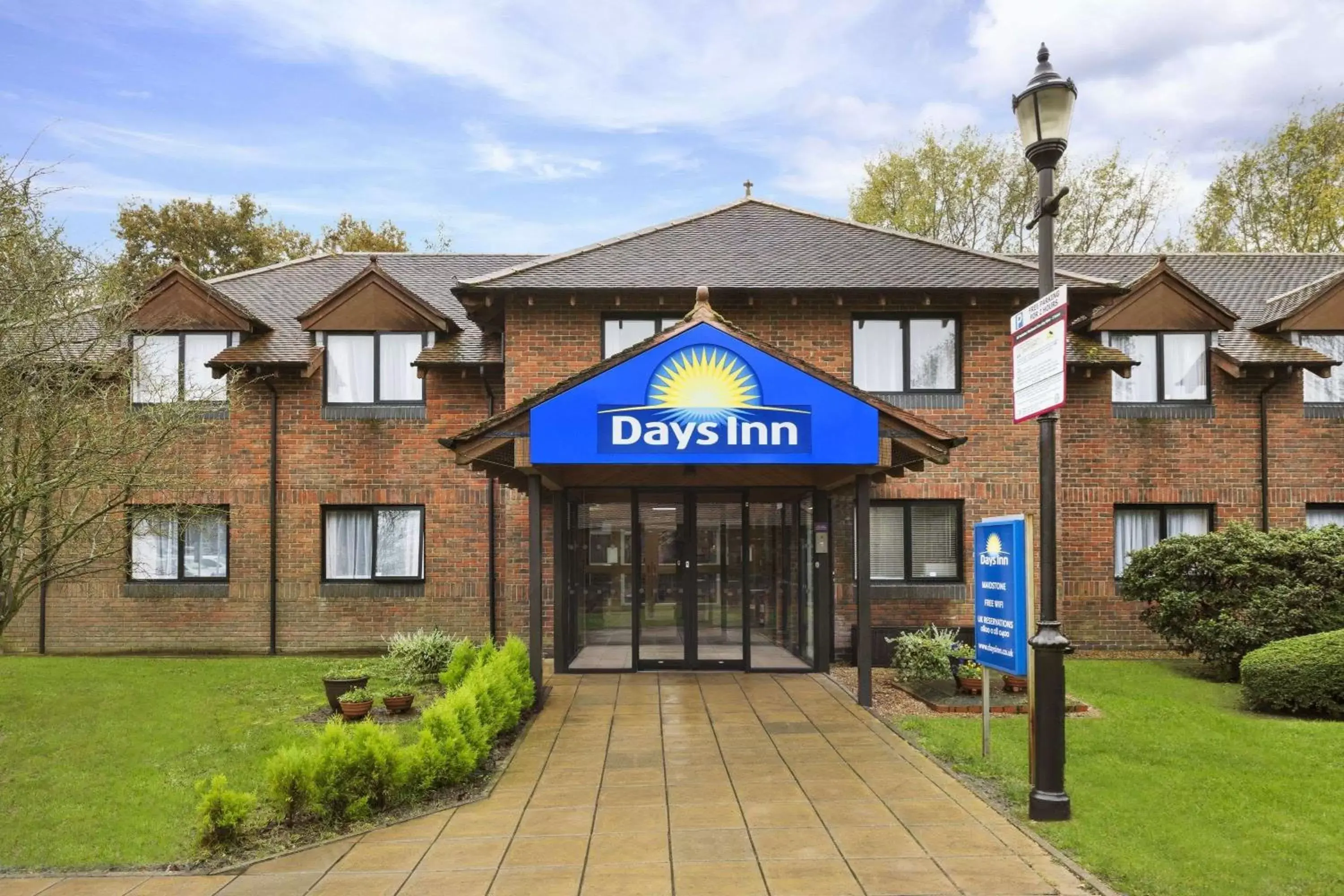 Property Building in Days Inn Maidstone