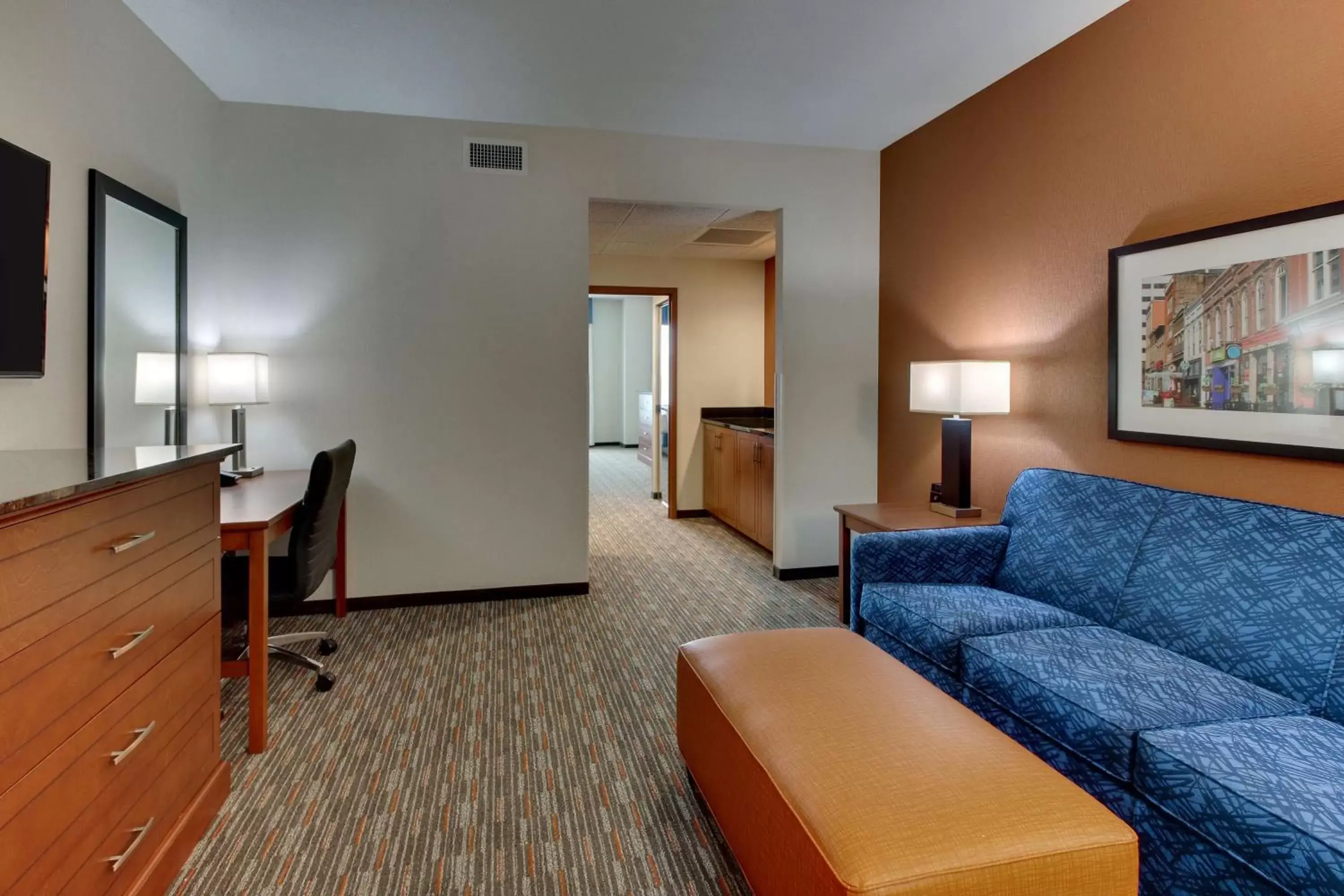 Photo of the whole room, Seating Area in Drury Inn & Suites Knoxville West