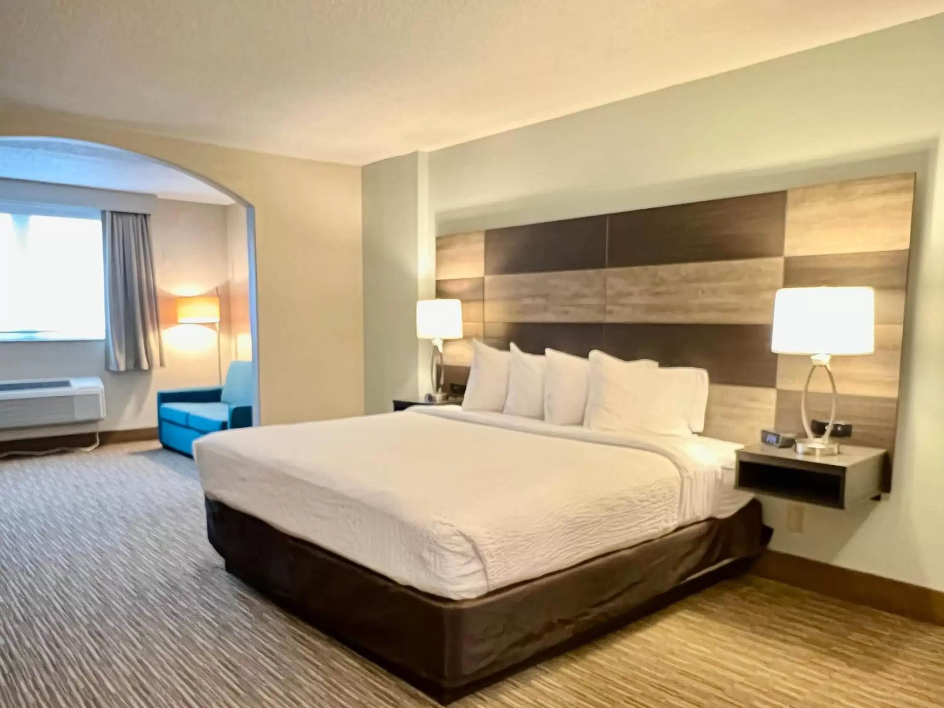 Bed in Quality Inn & Suites Rehoboth Beach – Dewey