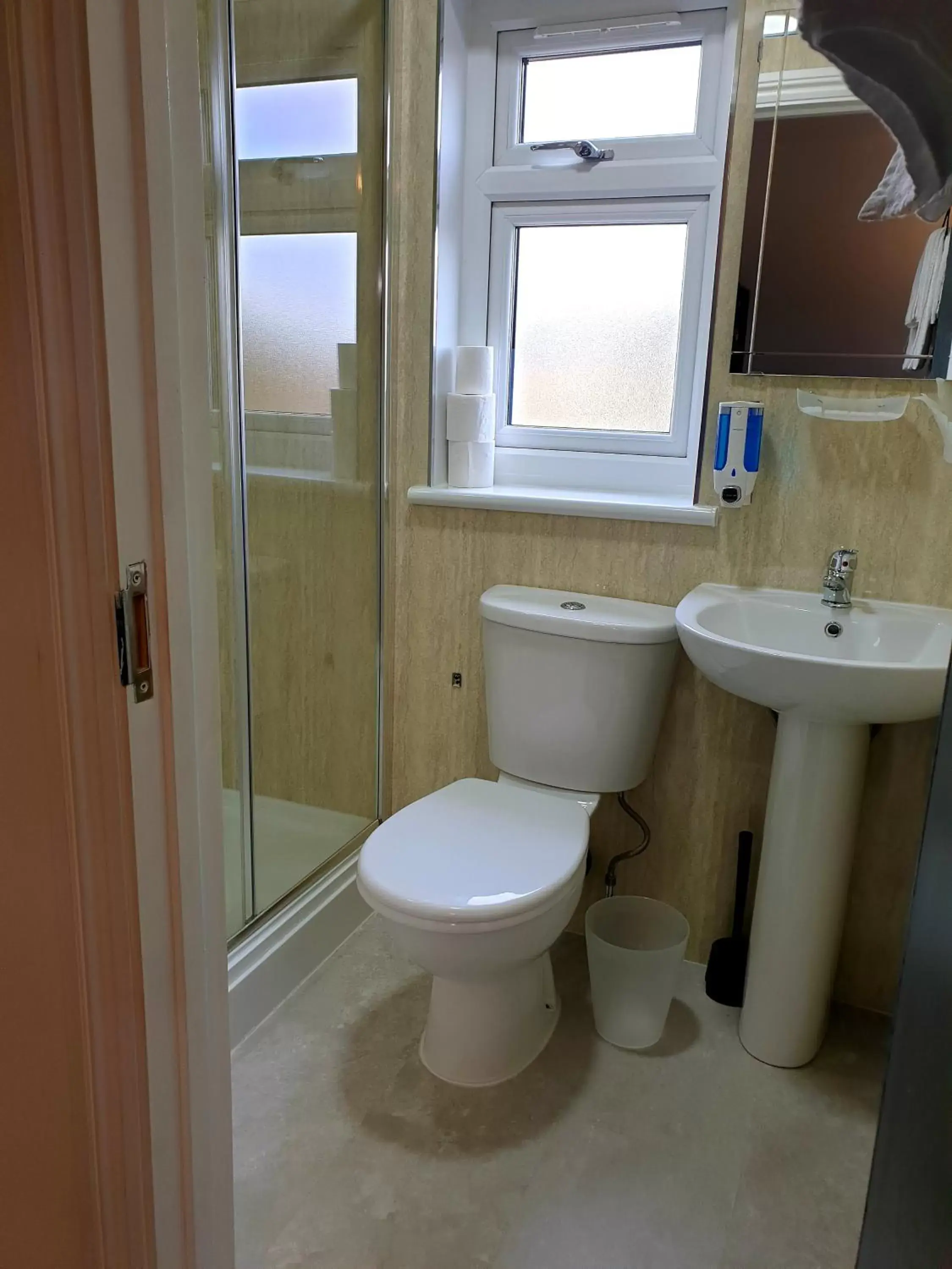 Bathroom in Wanstead Hotel