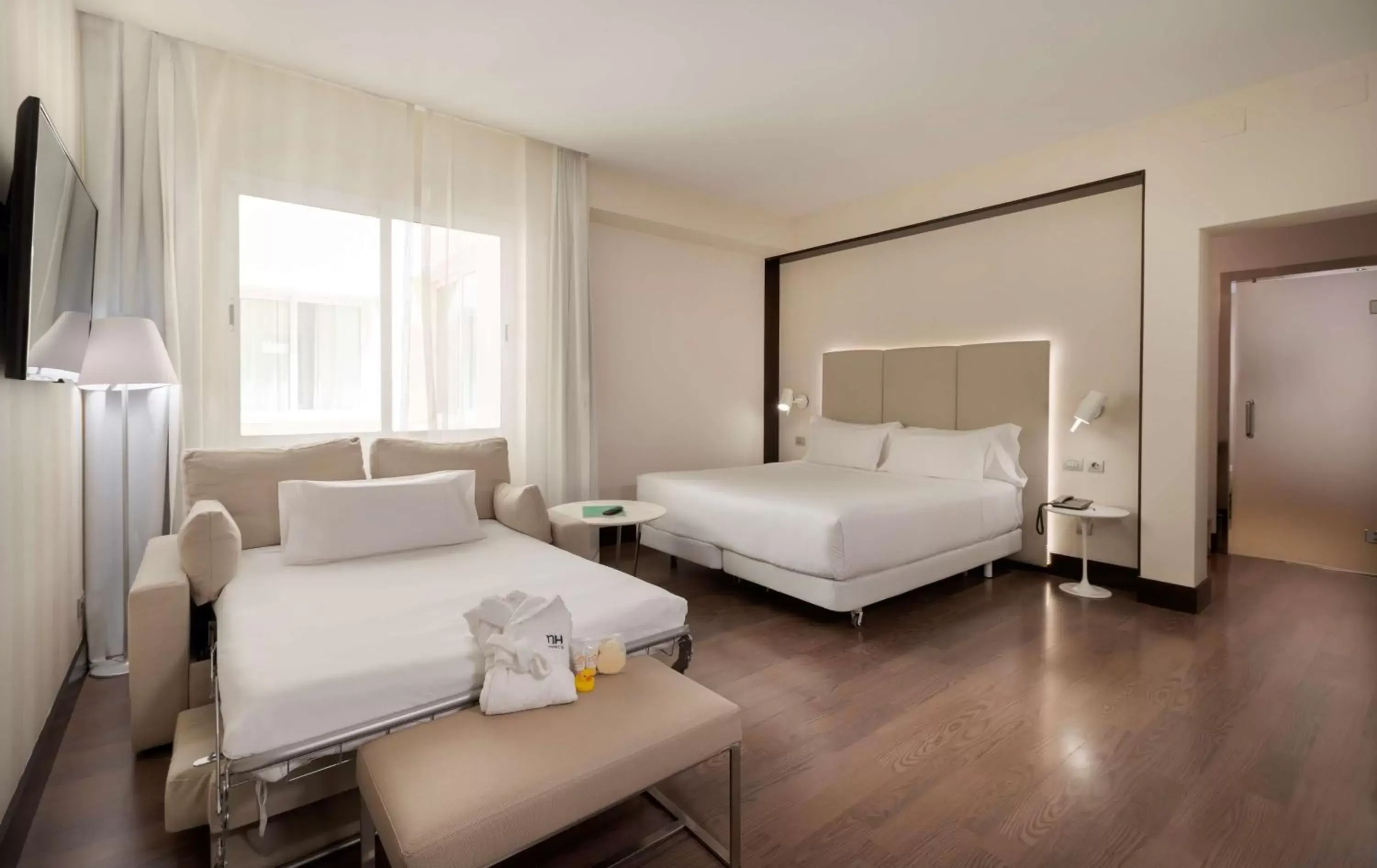 Bedroom, Bed in NH Madrid Lagasca