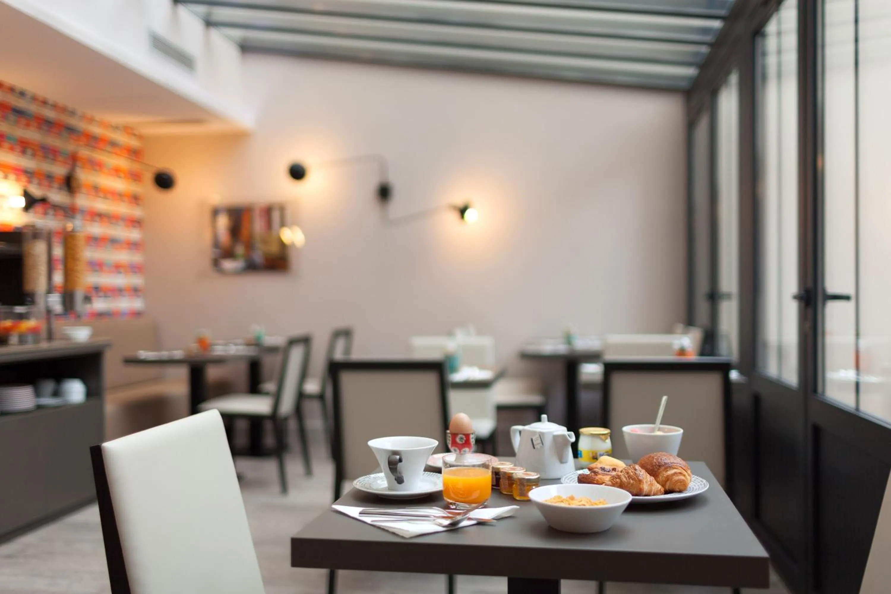 Restaurant/places to eat in Hôtel Vic Eiffel