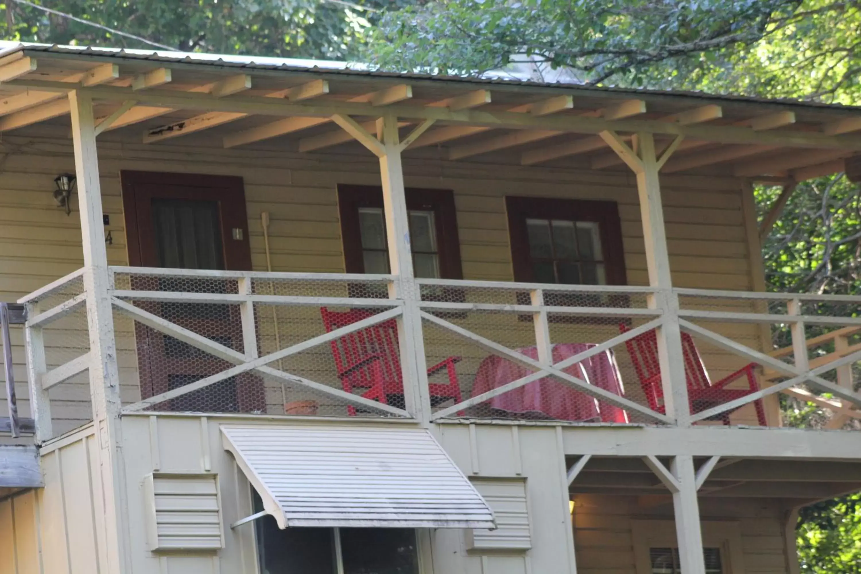 The Evening Shade River Lodge and Cabins