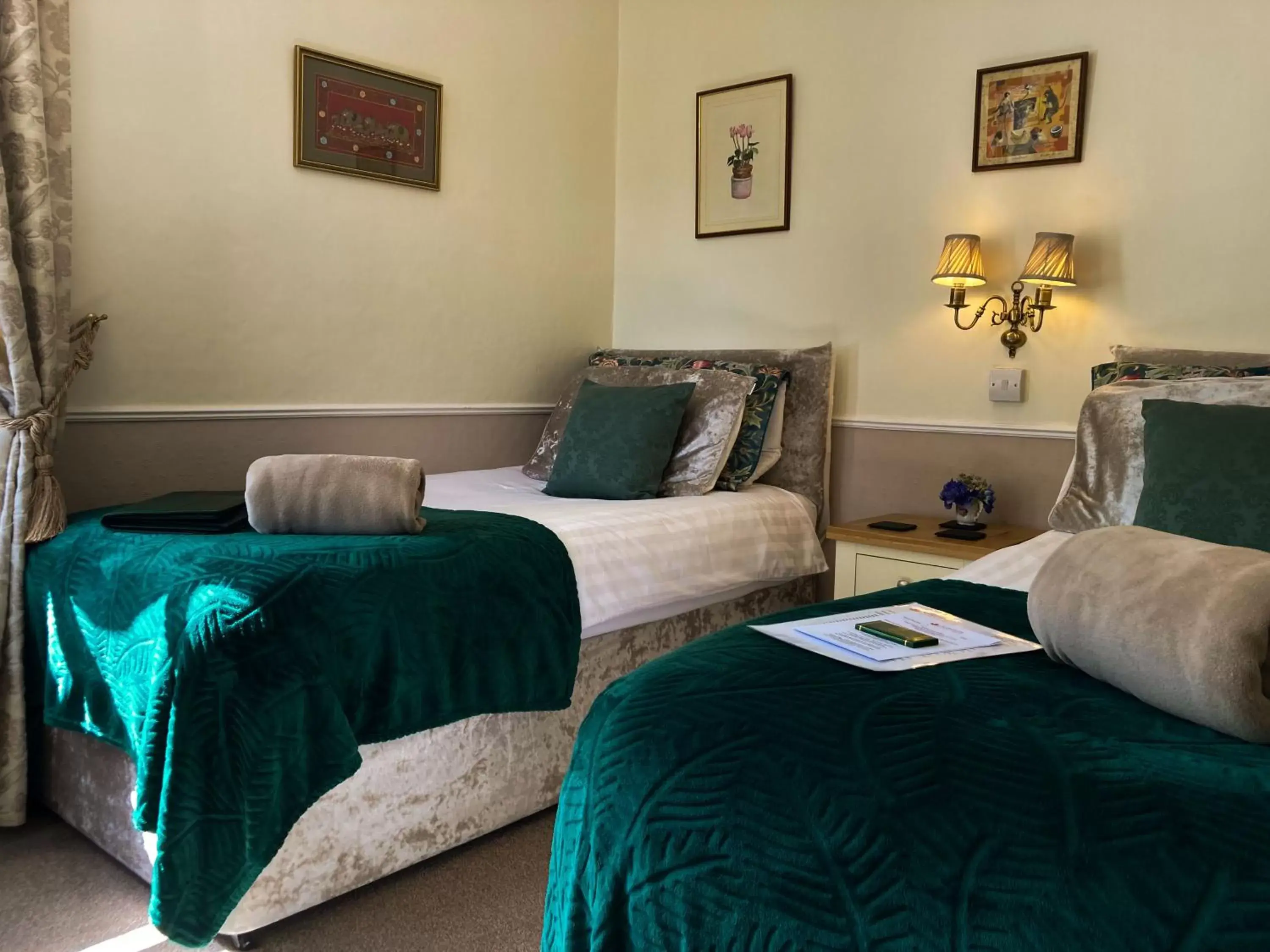 Twin Room with Shower in Maple Bank Country Guest House Twin Room with Shower in Maple Bank Country Guest House