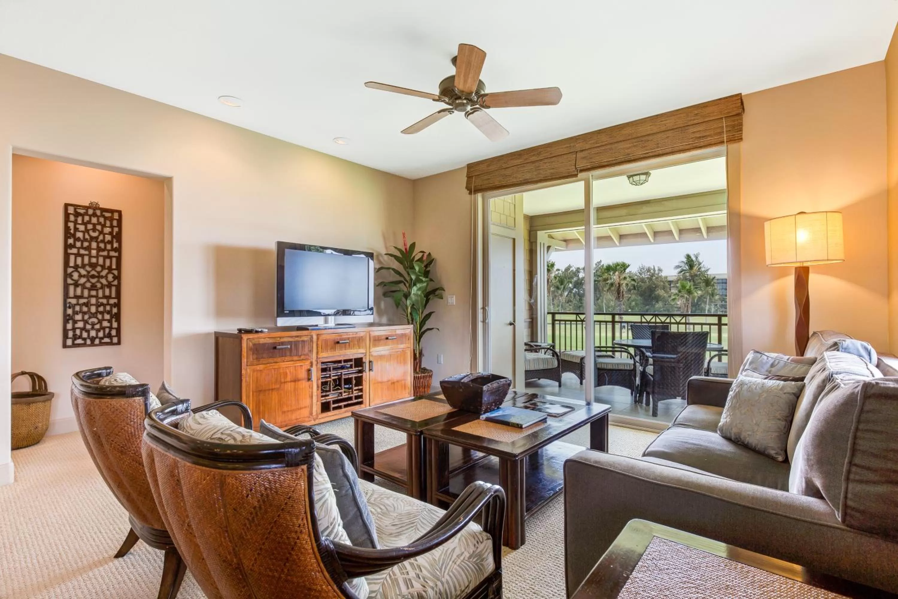 Living room in Castle Hali'i Kai at Waikoloa