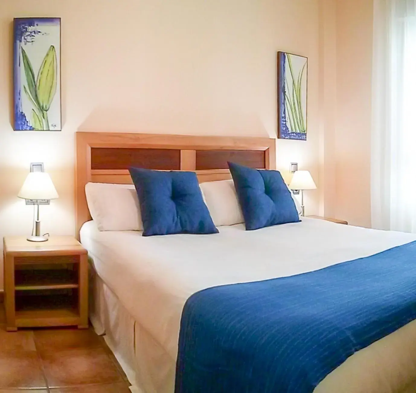 Bed in Ona Ogisaka Garden Bed in Ona Ogisaka Garden