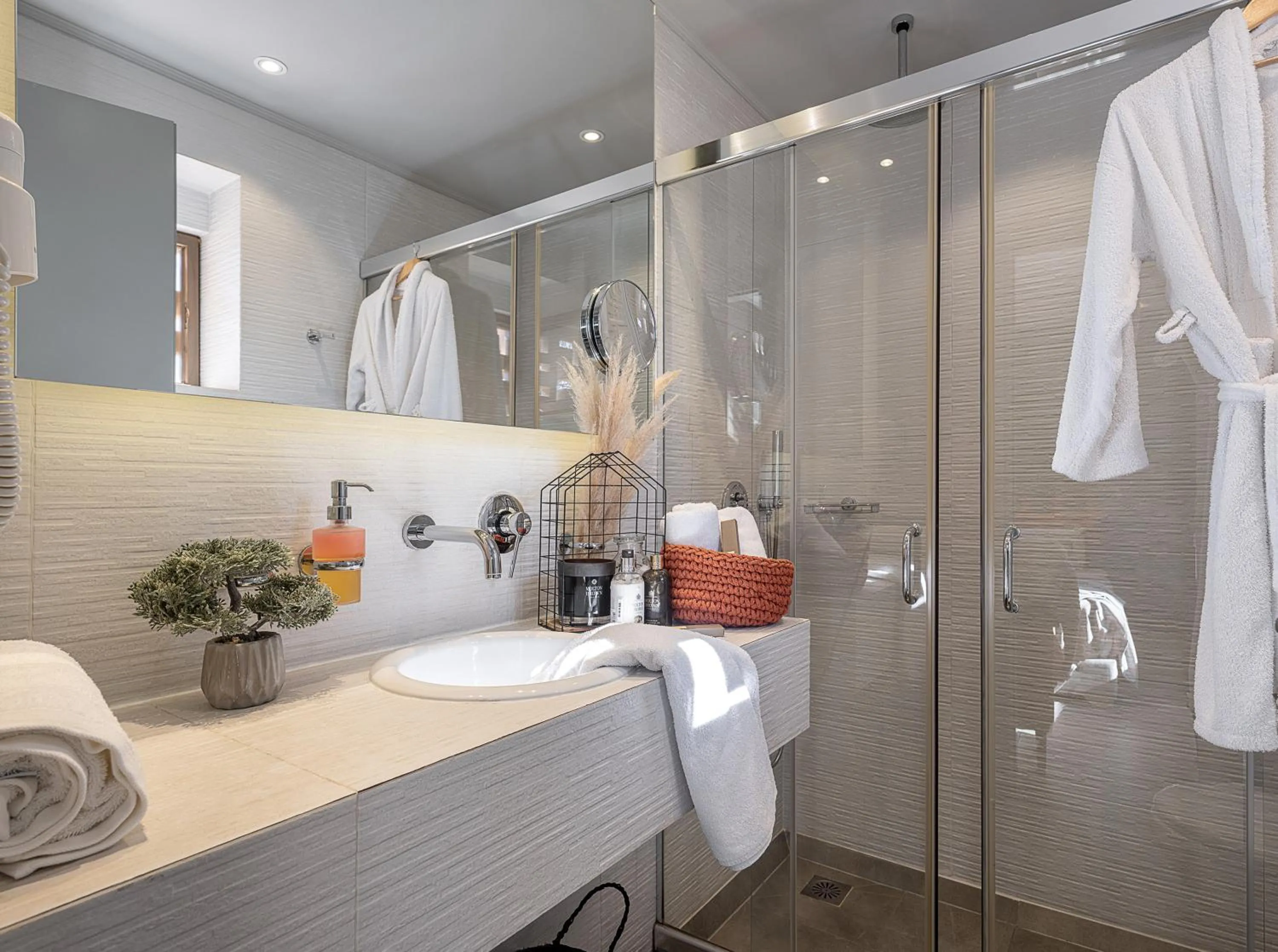 Shower in Elia Bettolo Hotel