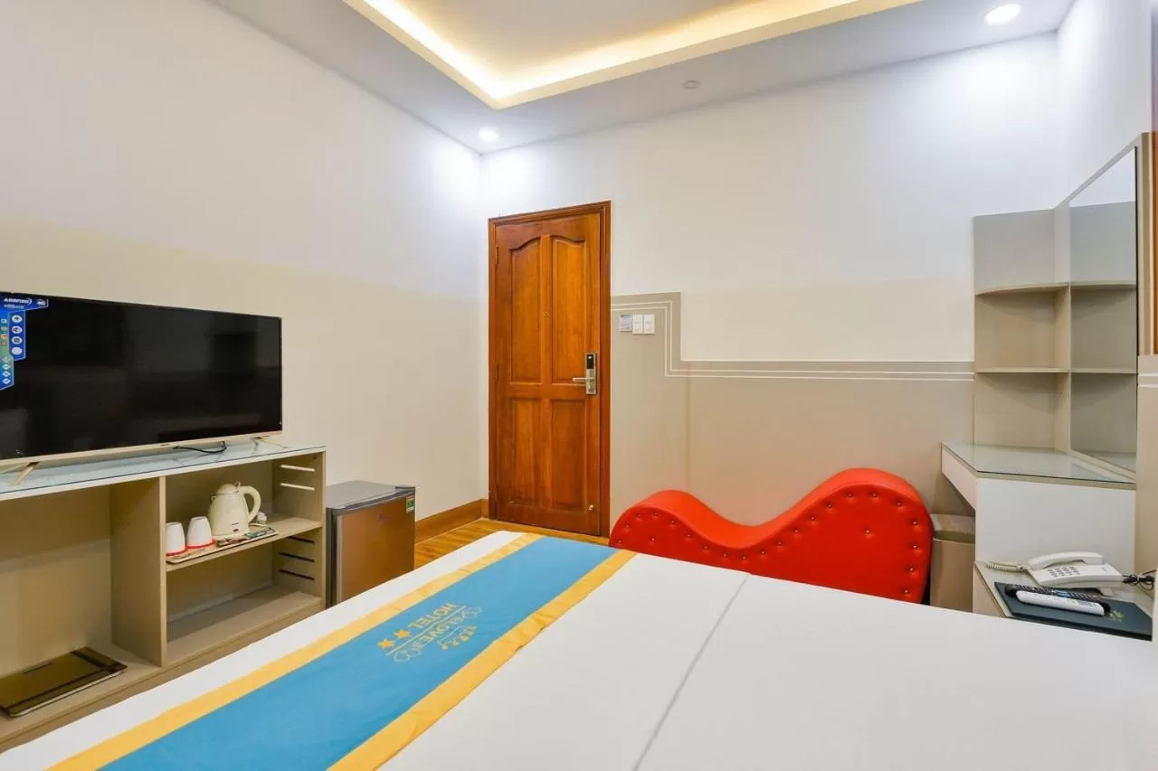 Bedroom, TV/Entertainment Center in Love Hotel Airport