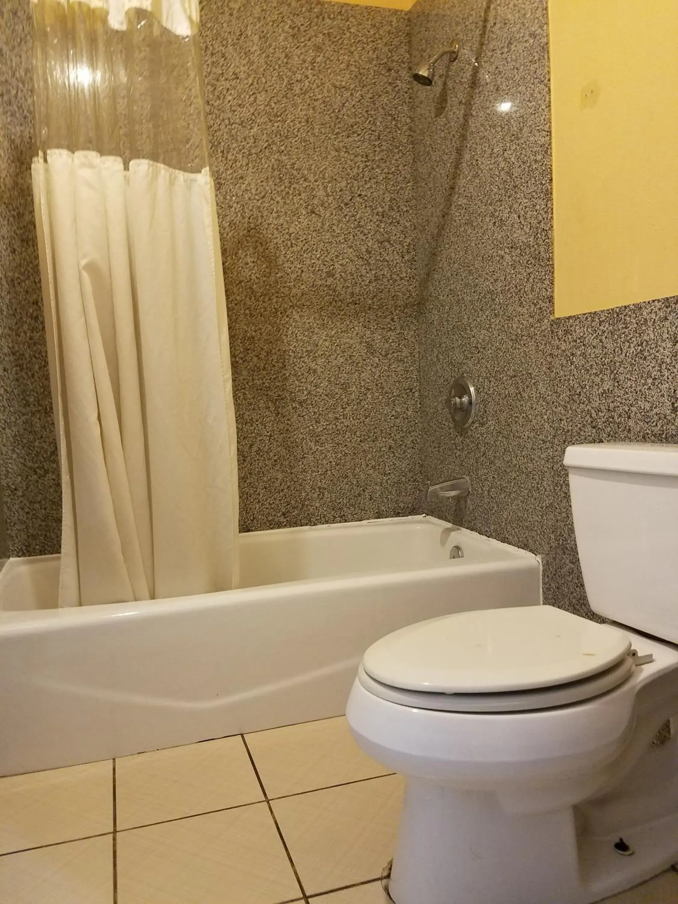 Bathroom in Central Inn Motel