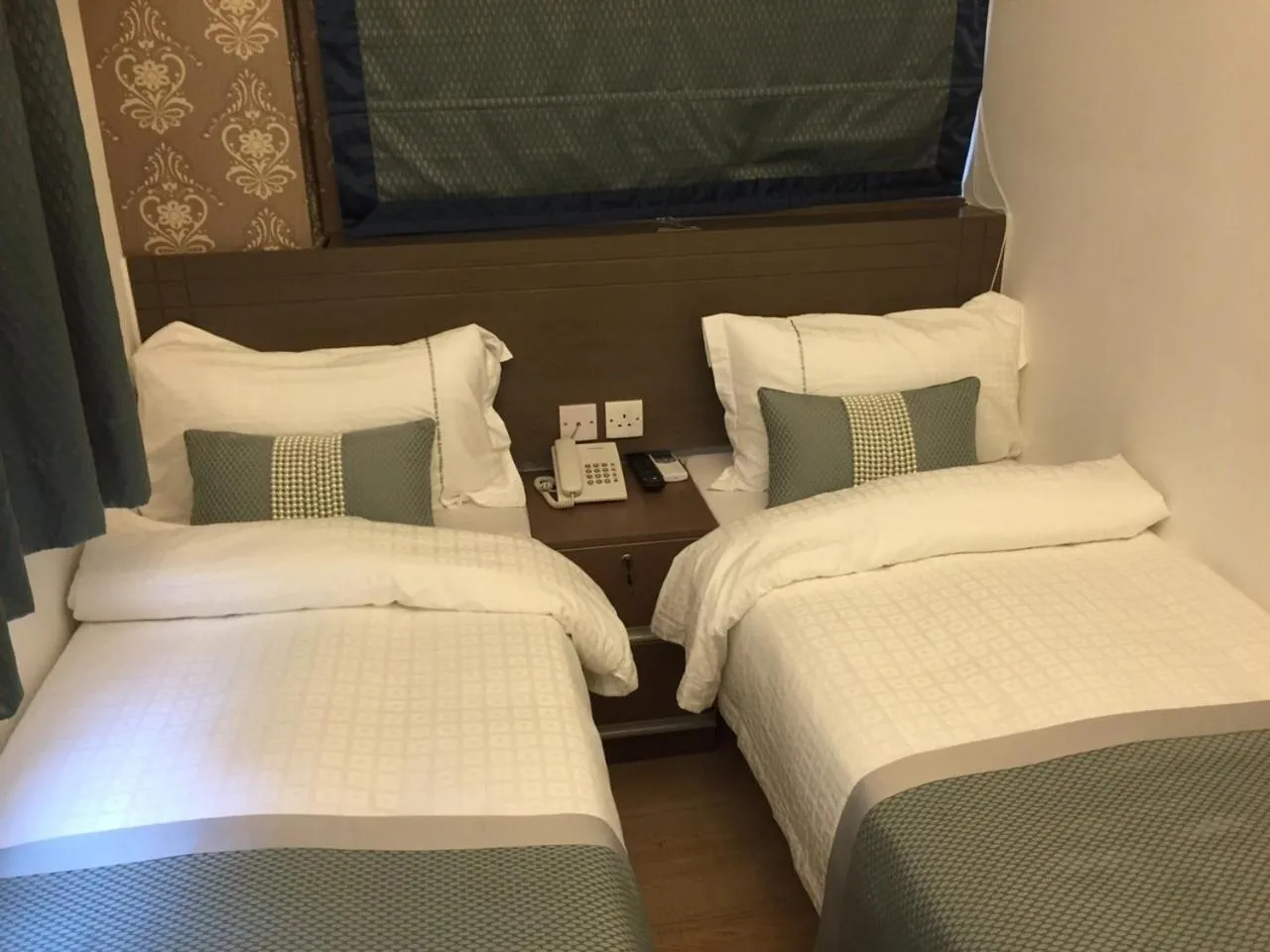 Photo of the whole room, Bed in Seasons Hotel - Causeway Bay