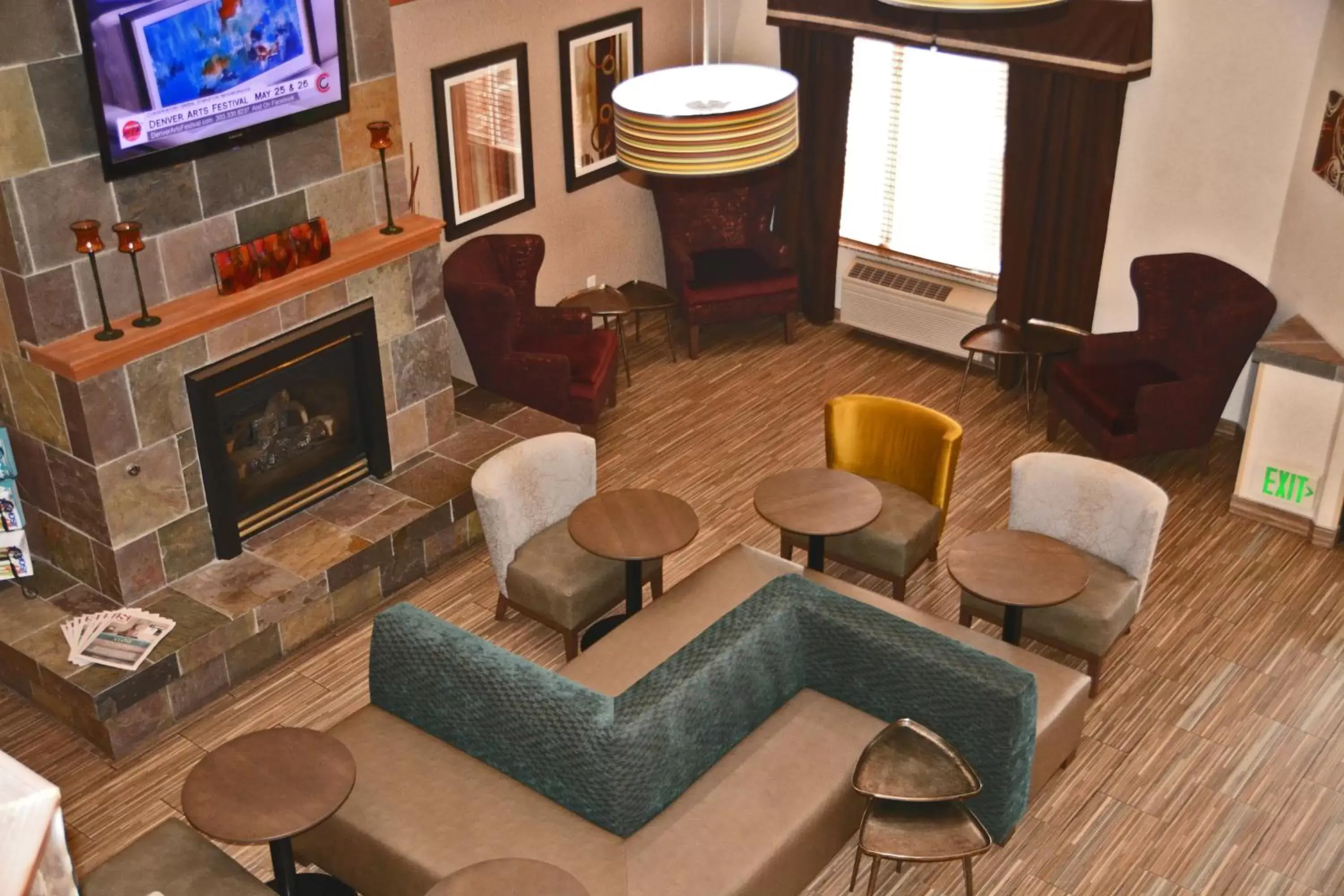 Lobby or reception, Seating Area in Best Western Plus Gateway Inn & Suites - Aurora