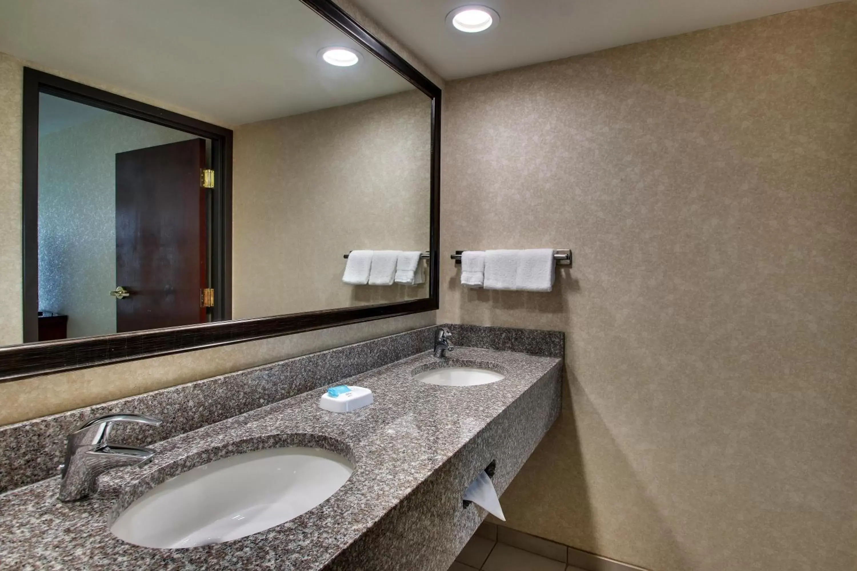 Bathroom in GreenTree Hotel - Houston Hobby Airport