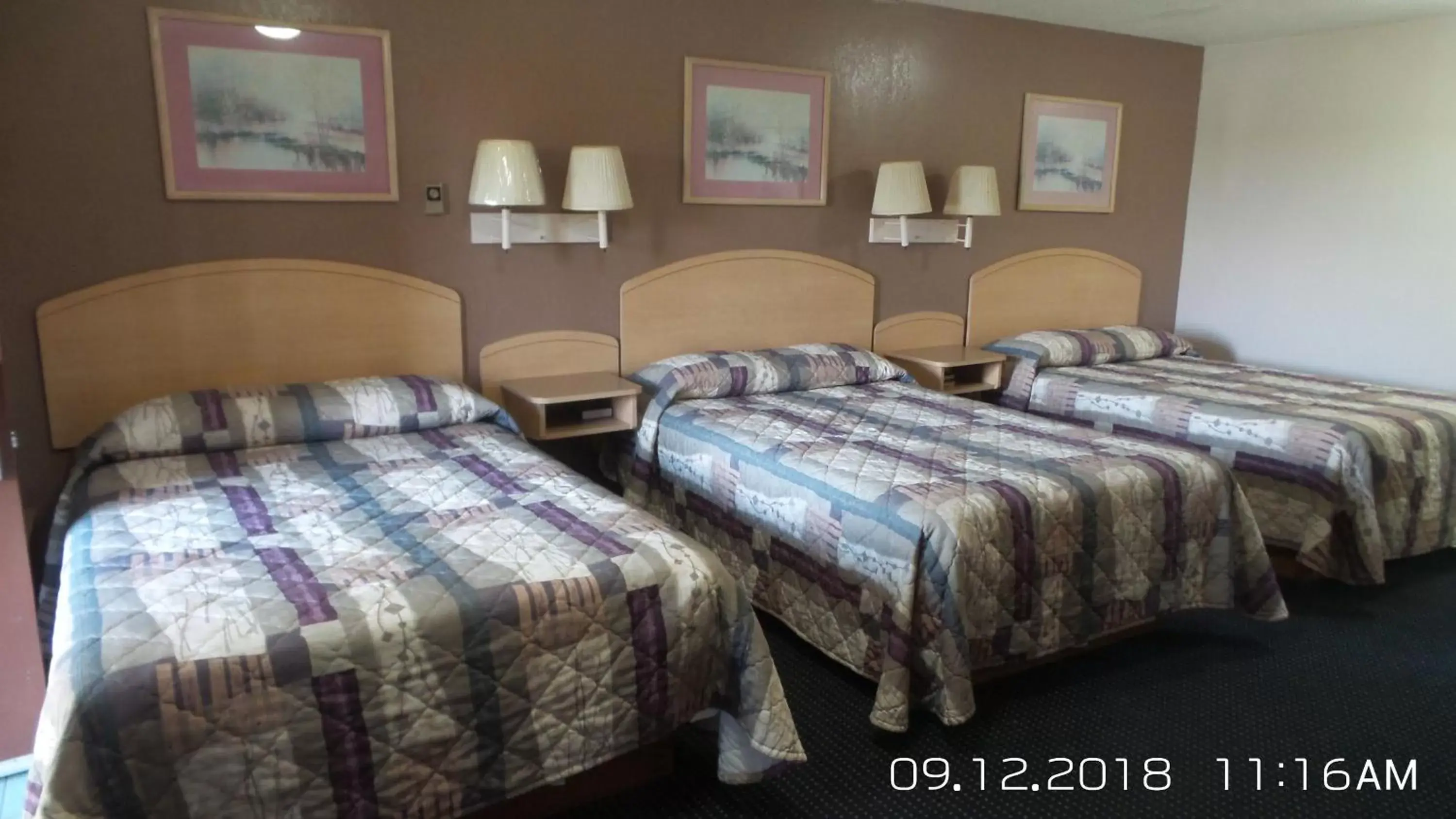 Bed in Rivers EDGE MOTEL