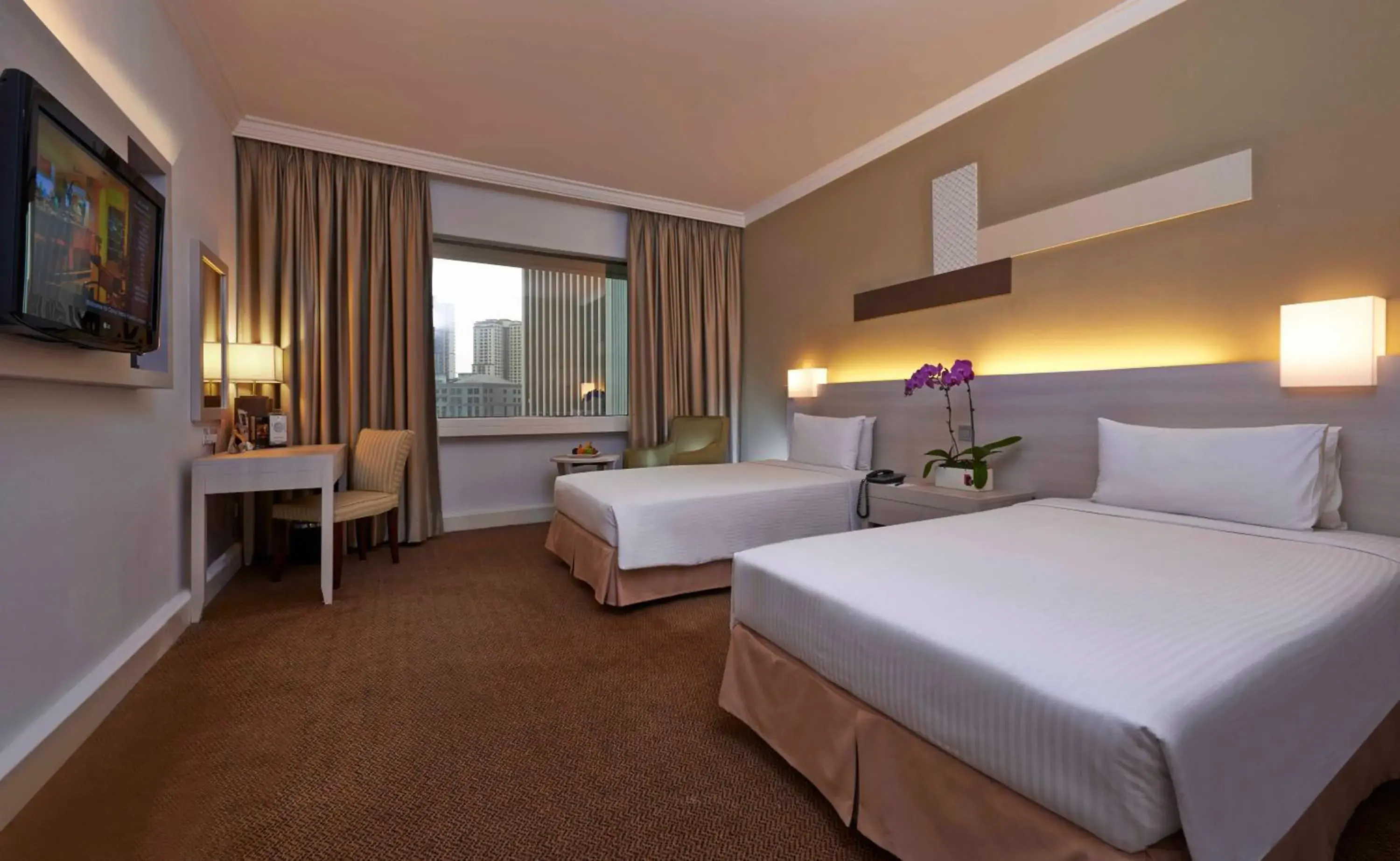 Bedroom, Bed in Corus Hotel Kuala Lumpur