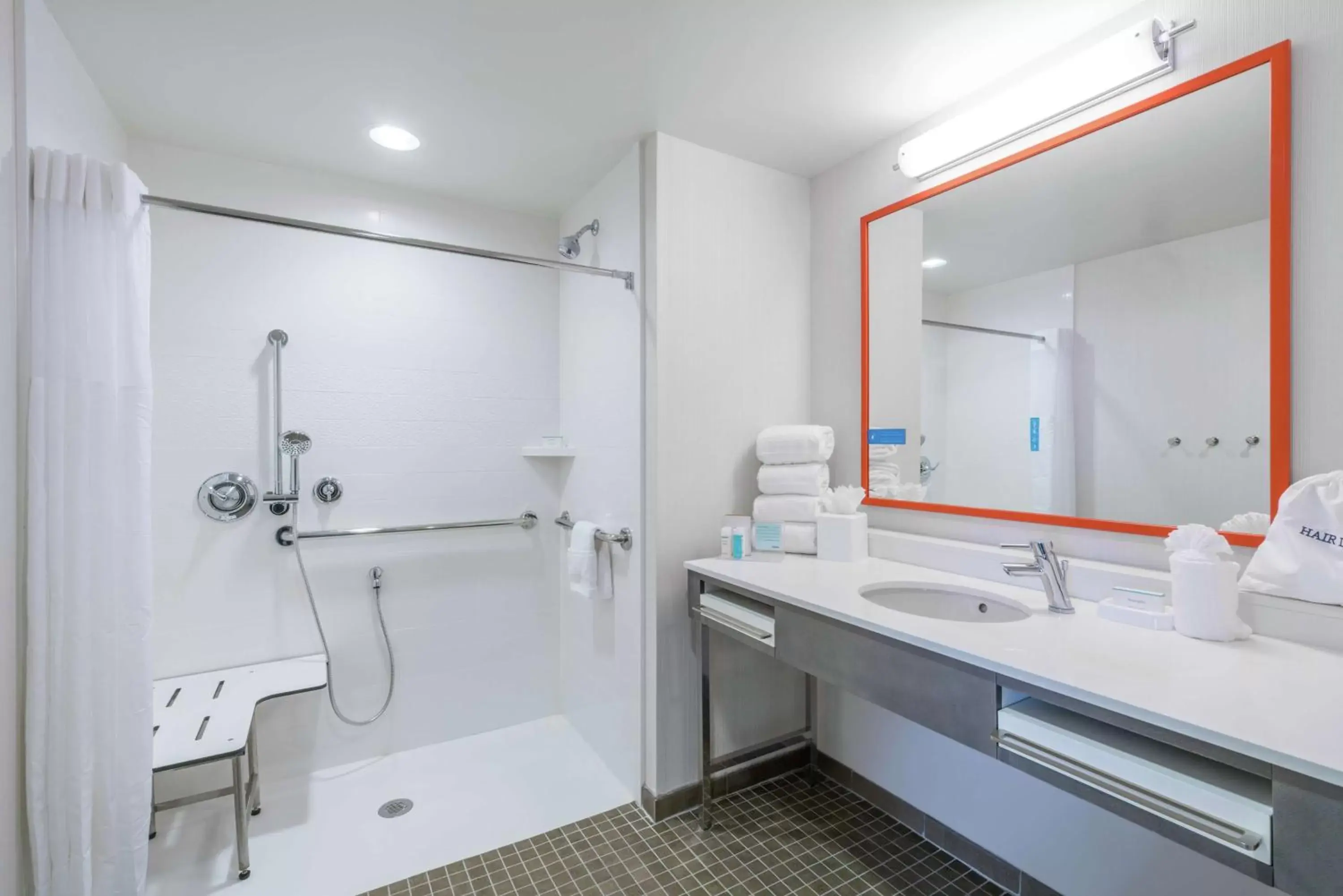 Bathroom in Hampton Inn & Suites Glenarden/Washington DC