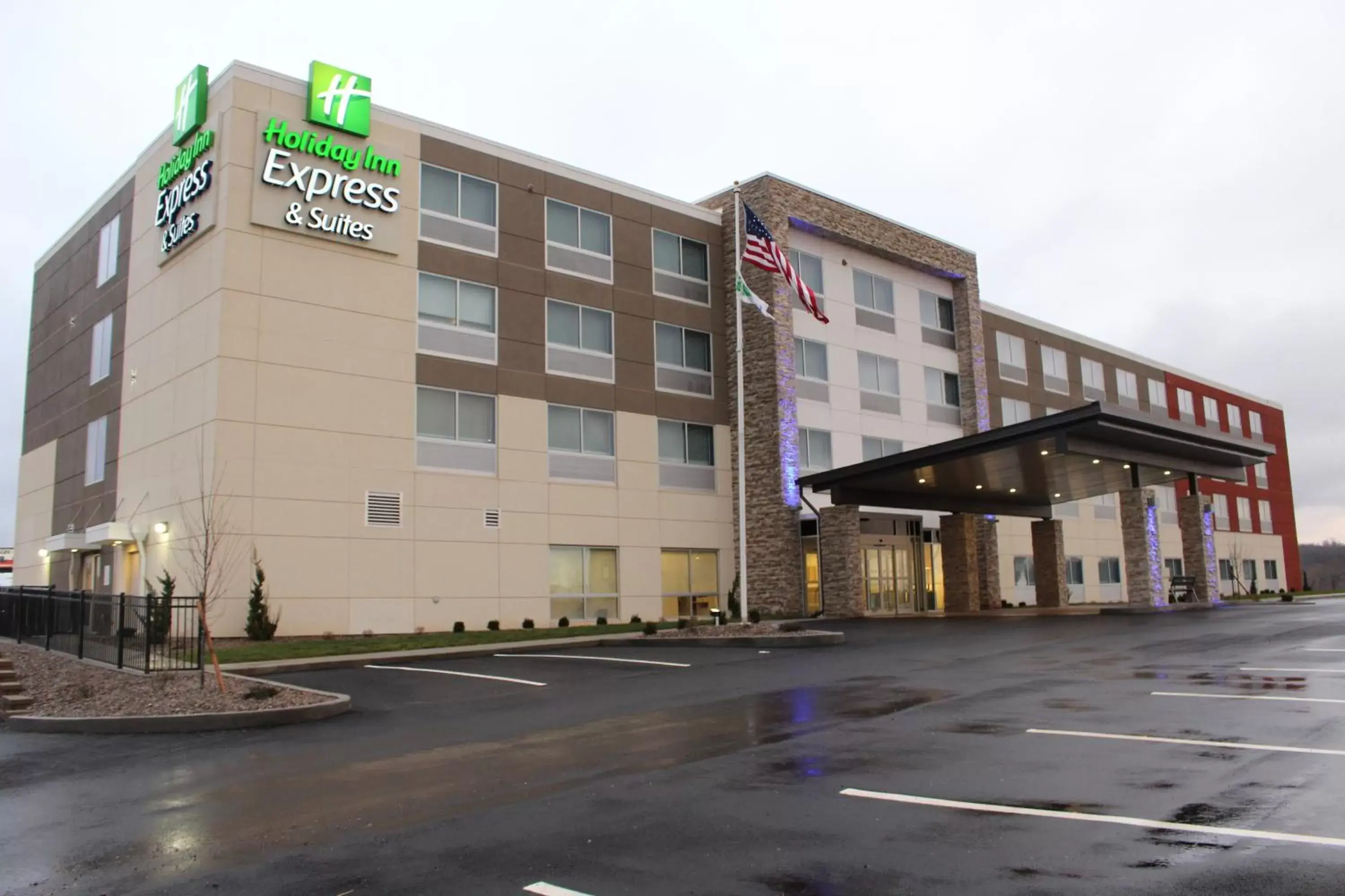 Property building in Holiday Inn Express & Suites - Marietta, an IHG Hotel