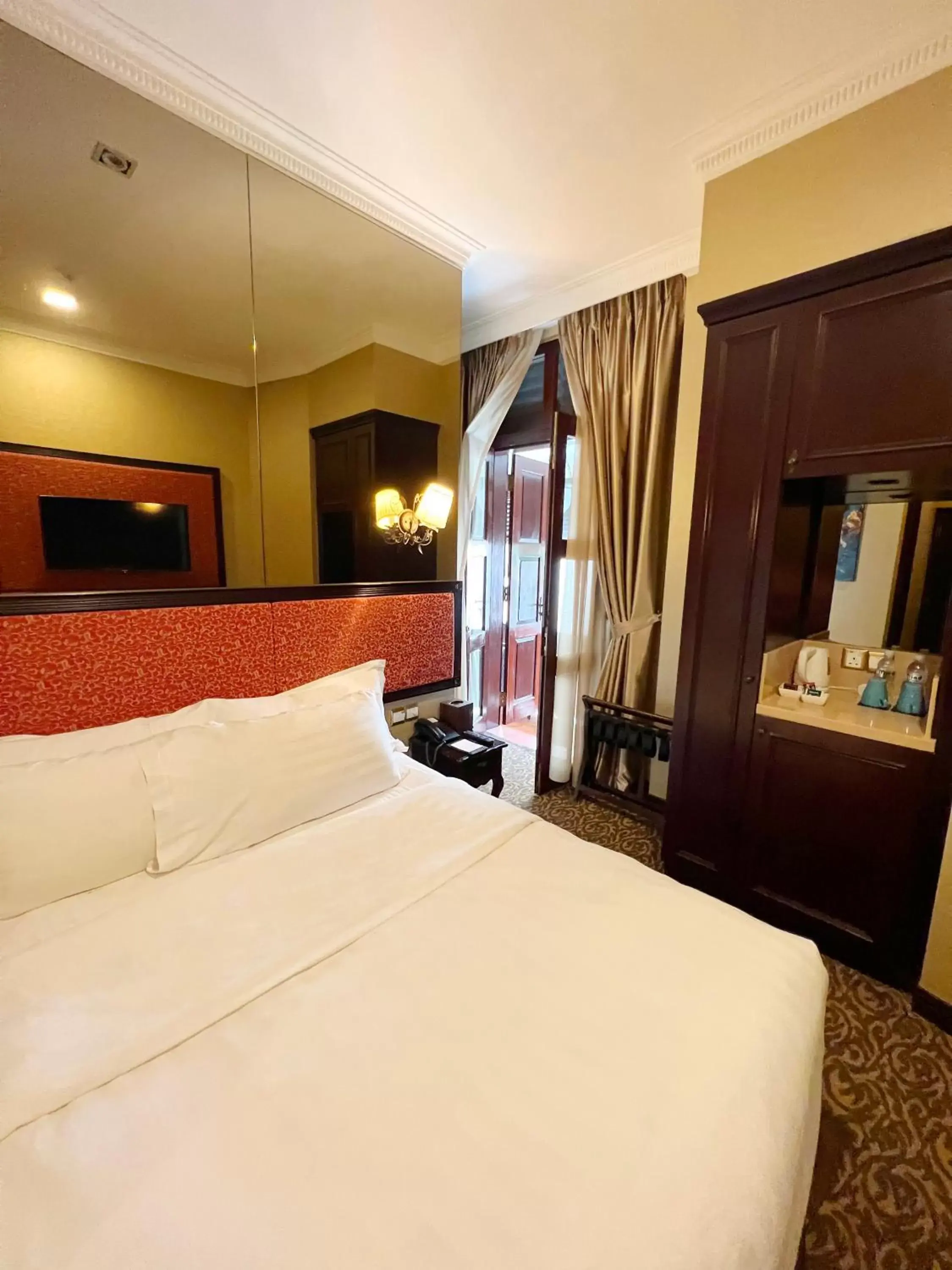 Bedroom, Bed in Nostalgia Hotel
