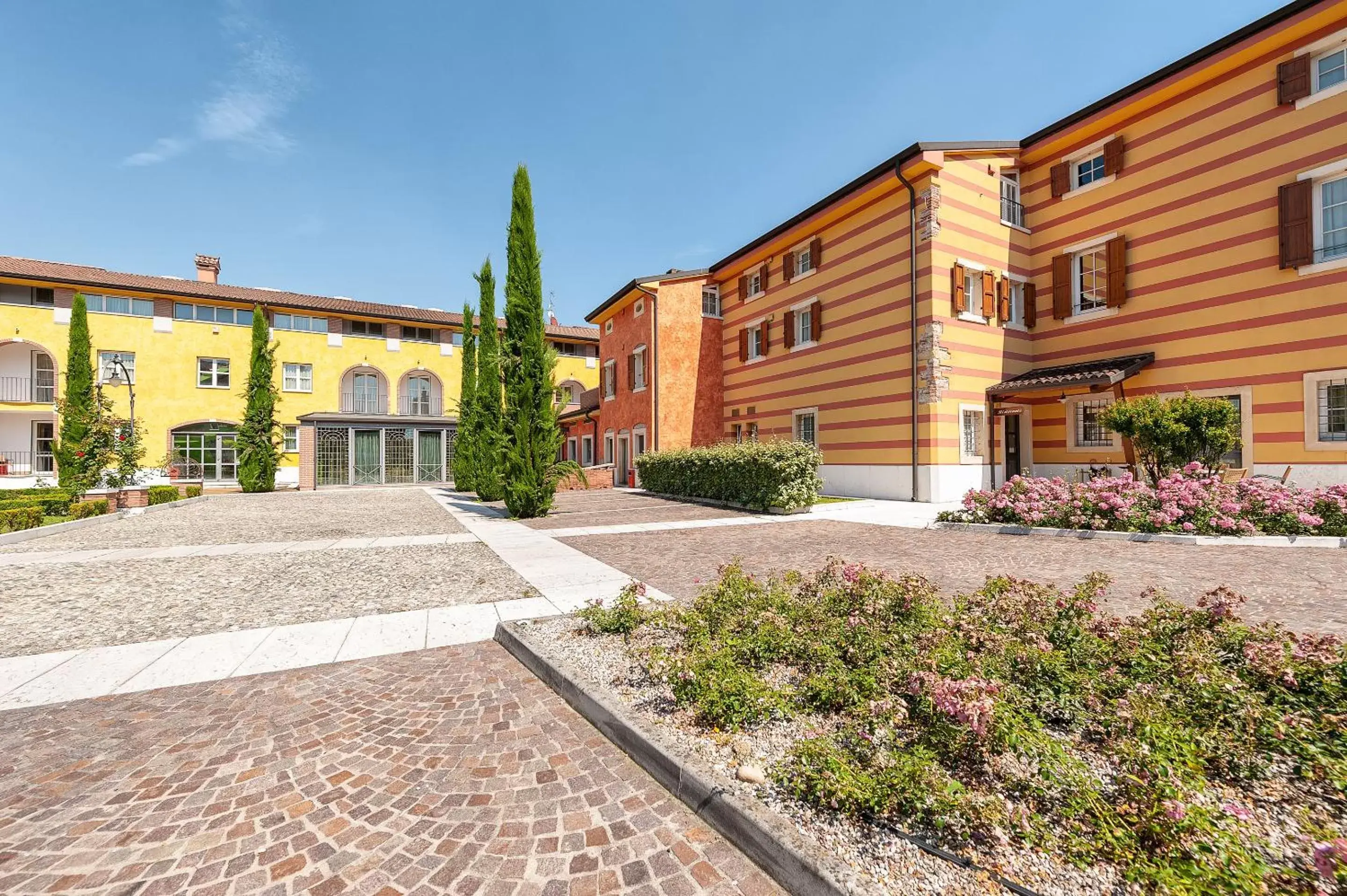 Property Building in Hotel Villa Malaspina