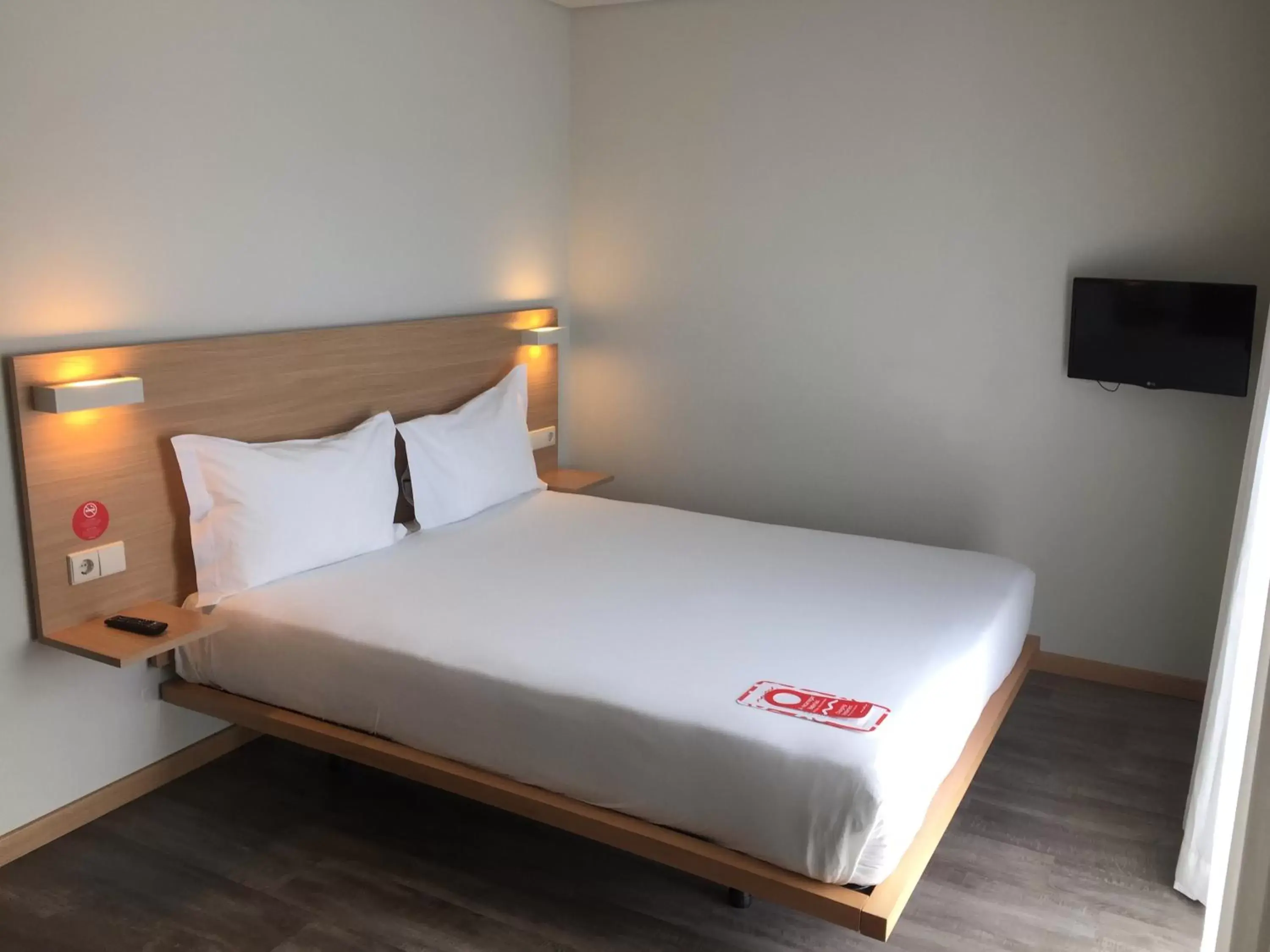 Bed in Moov Hotel Porto Norte