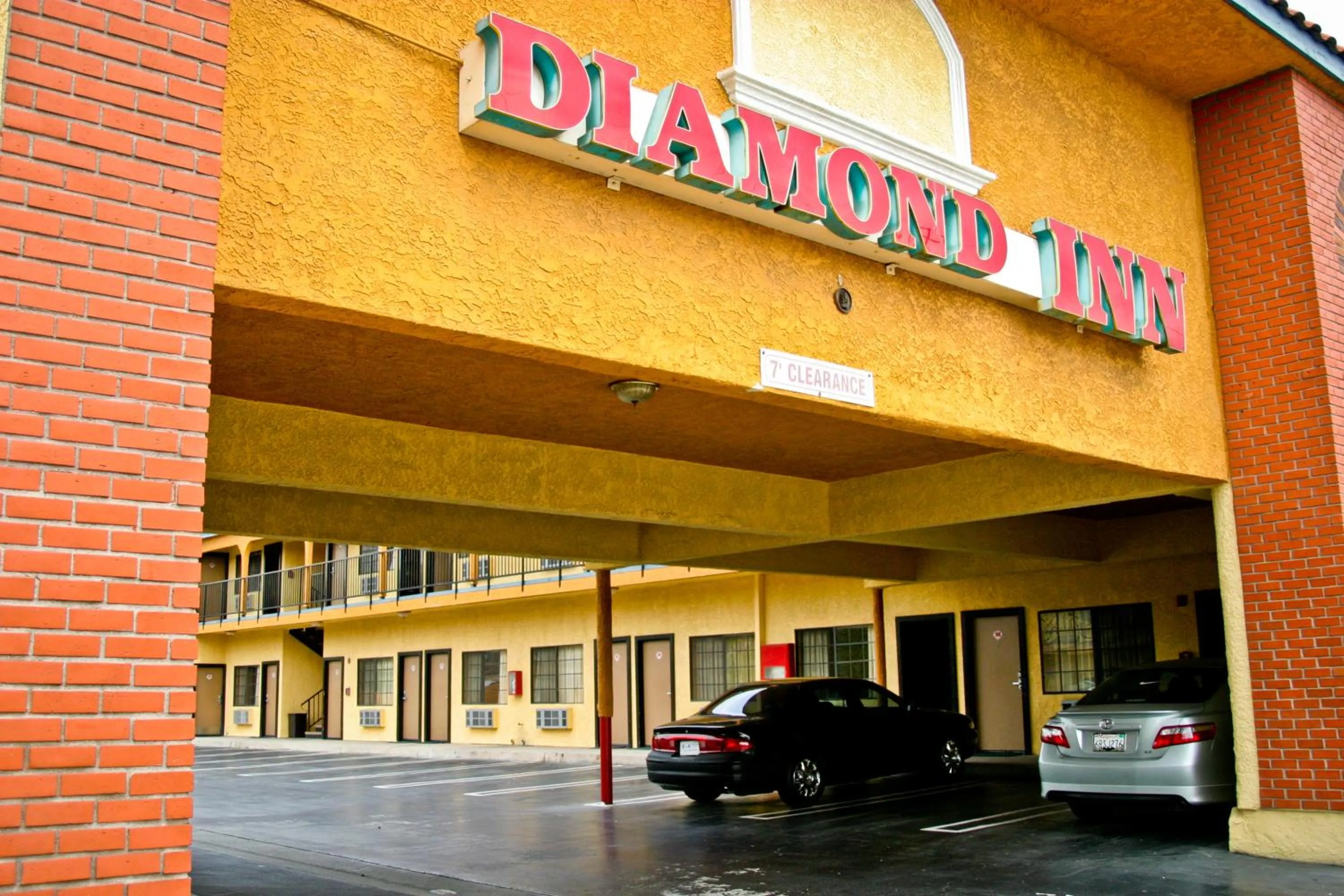 Facade/entrance in Diamond Inn
