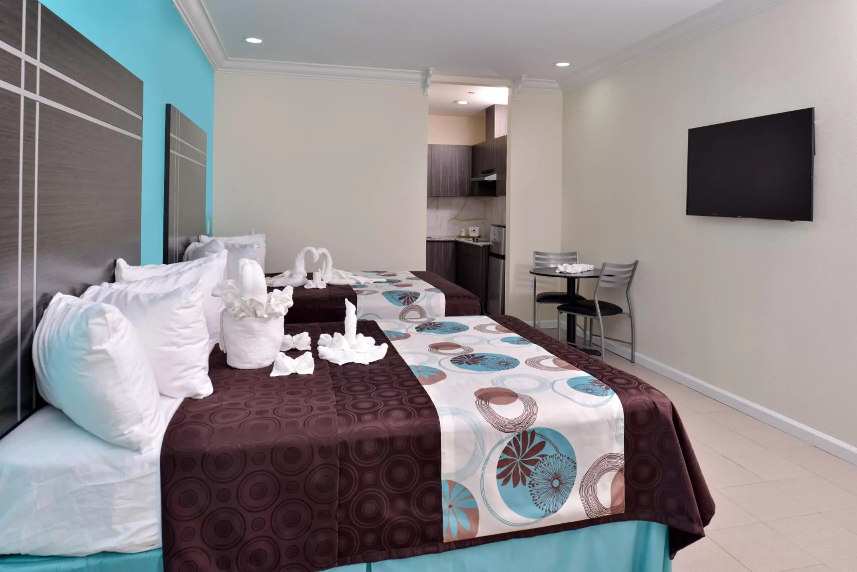 Bedroom, Restaurant/Places to Eat in Americas Best Value Inn & Suites - Houston/Hwy 6 & Westpark