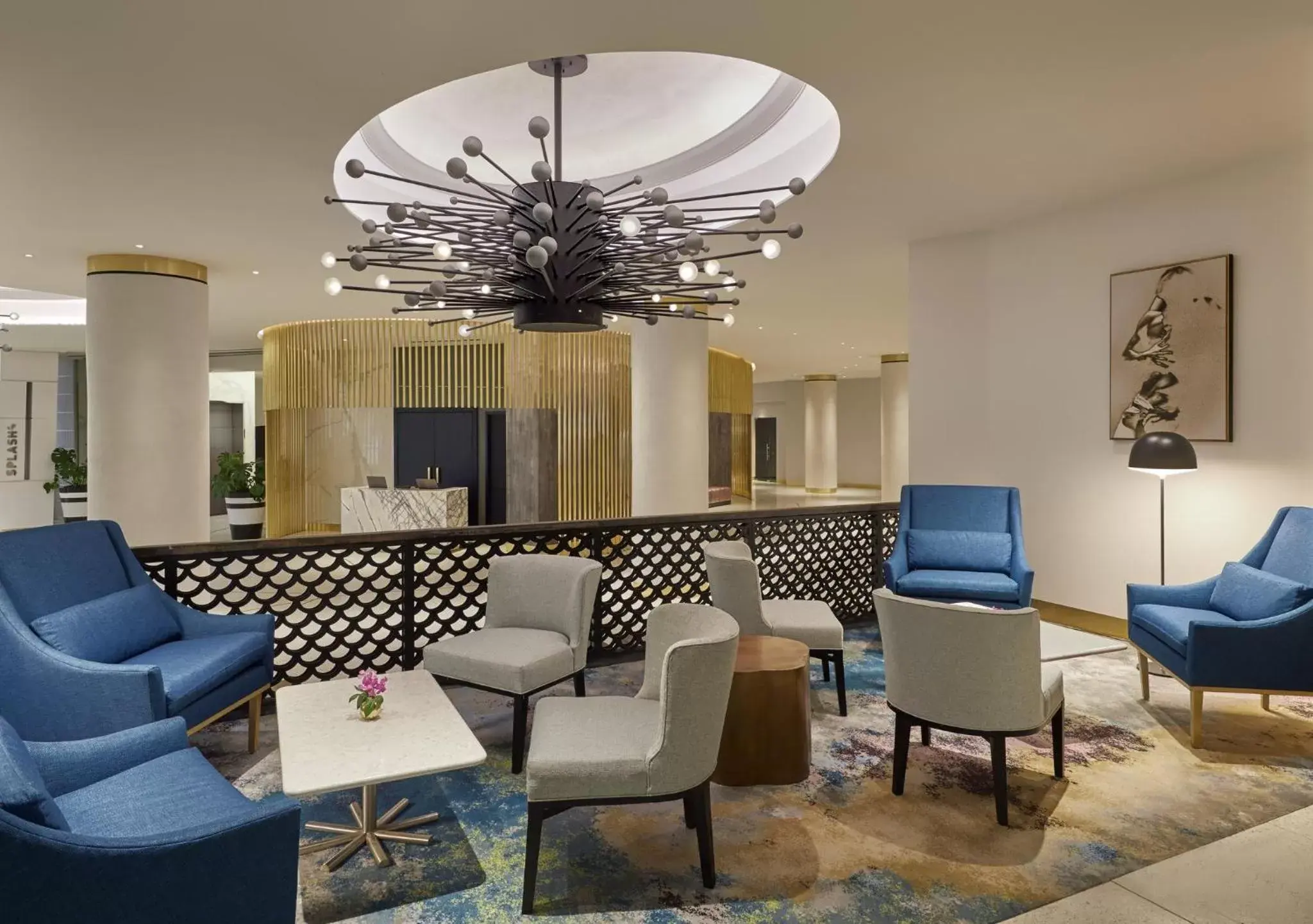 Lounge or bar, Seating Area in Loews Miami Beach Hotel
