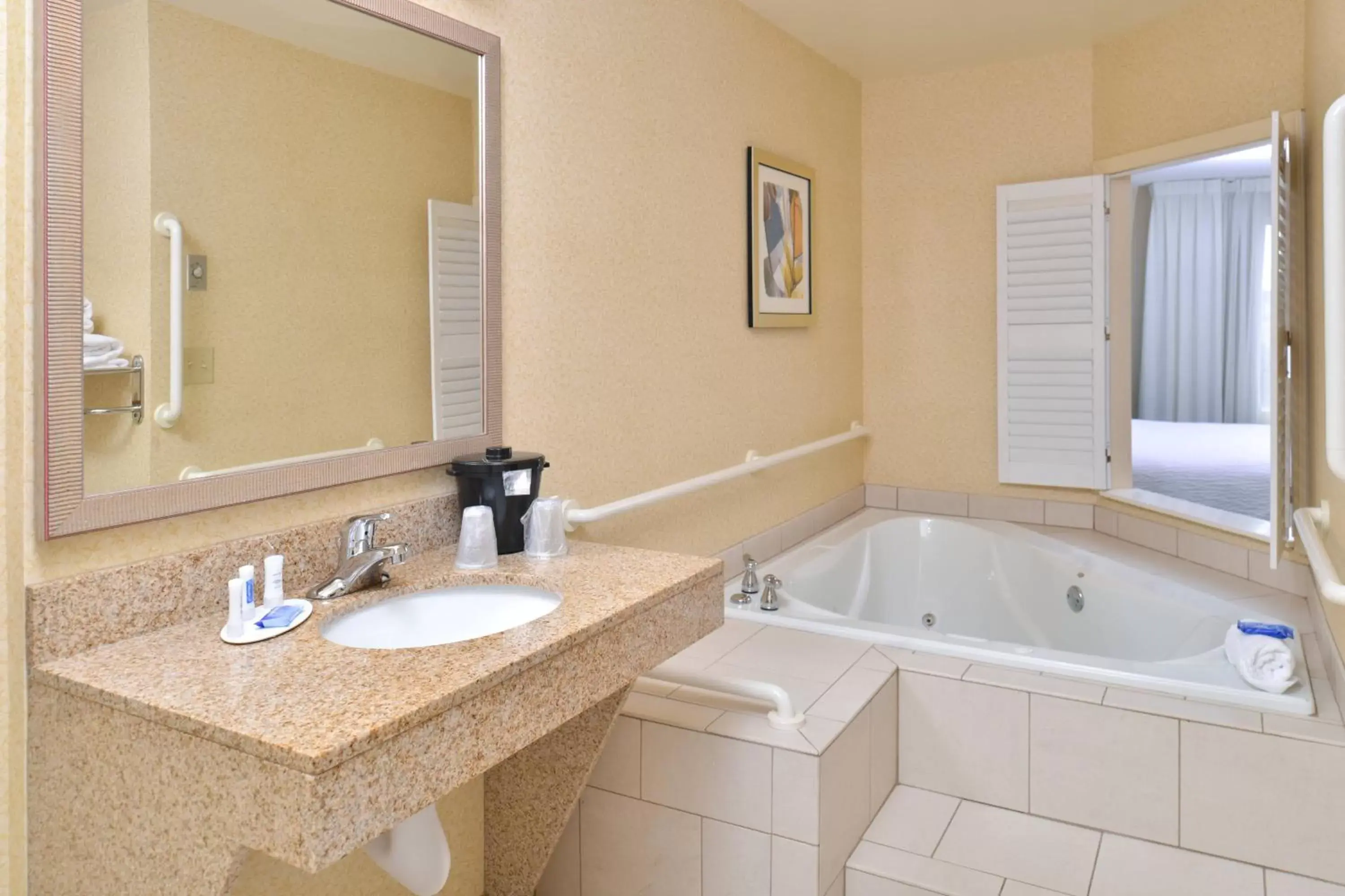 Bathroom in Fairfield Inn and Suites by Marriott Birmingham / Bessemer