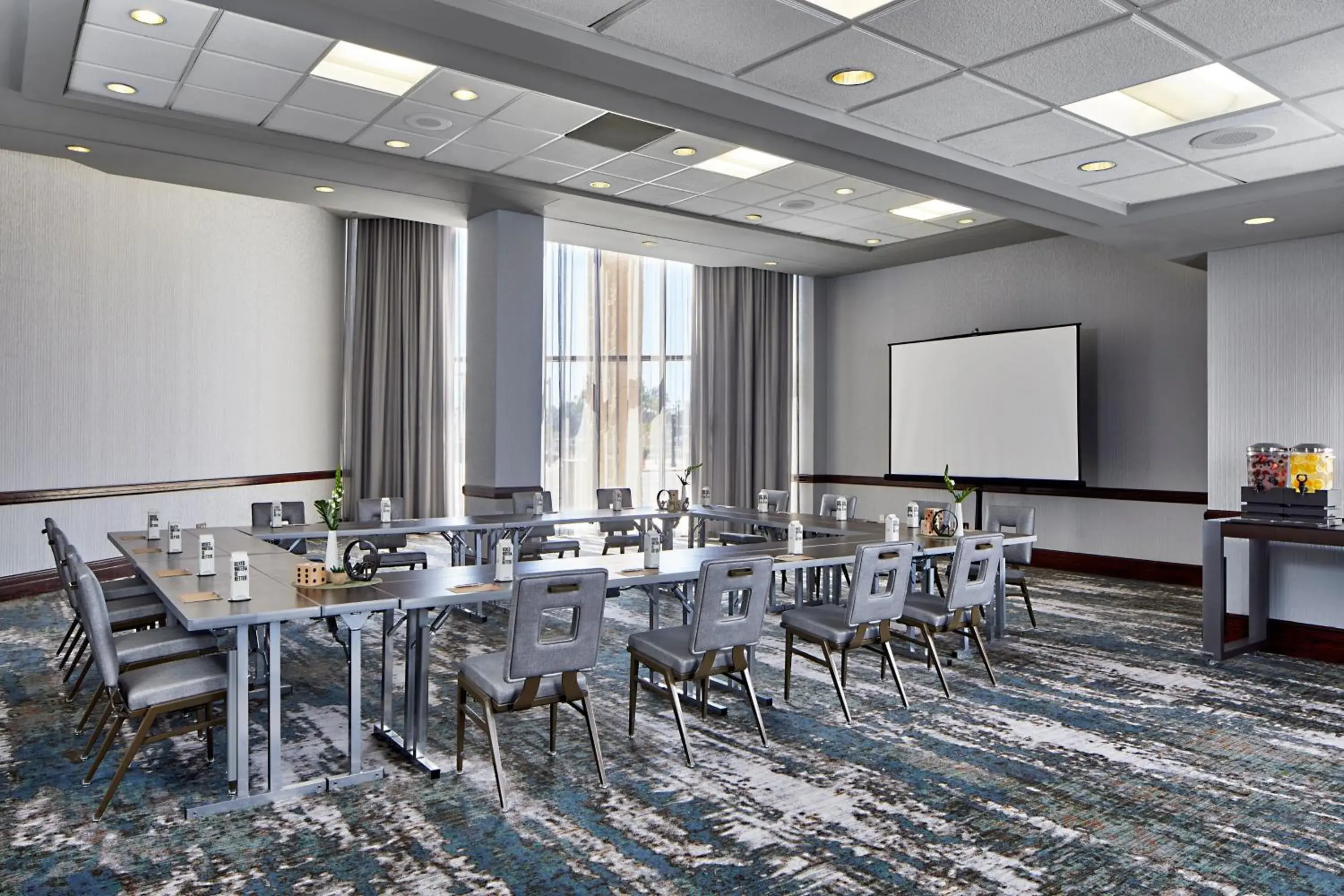 Meeting/conference room in Renaissance by Marriott Mobile Riverview Plaza Hotel