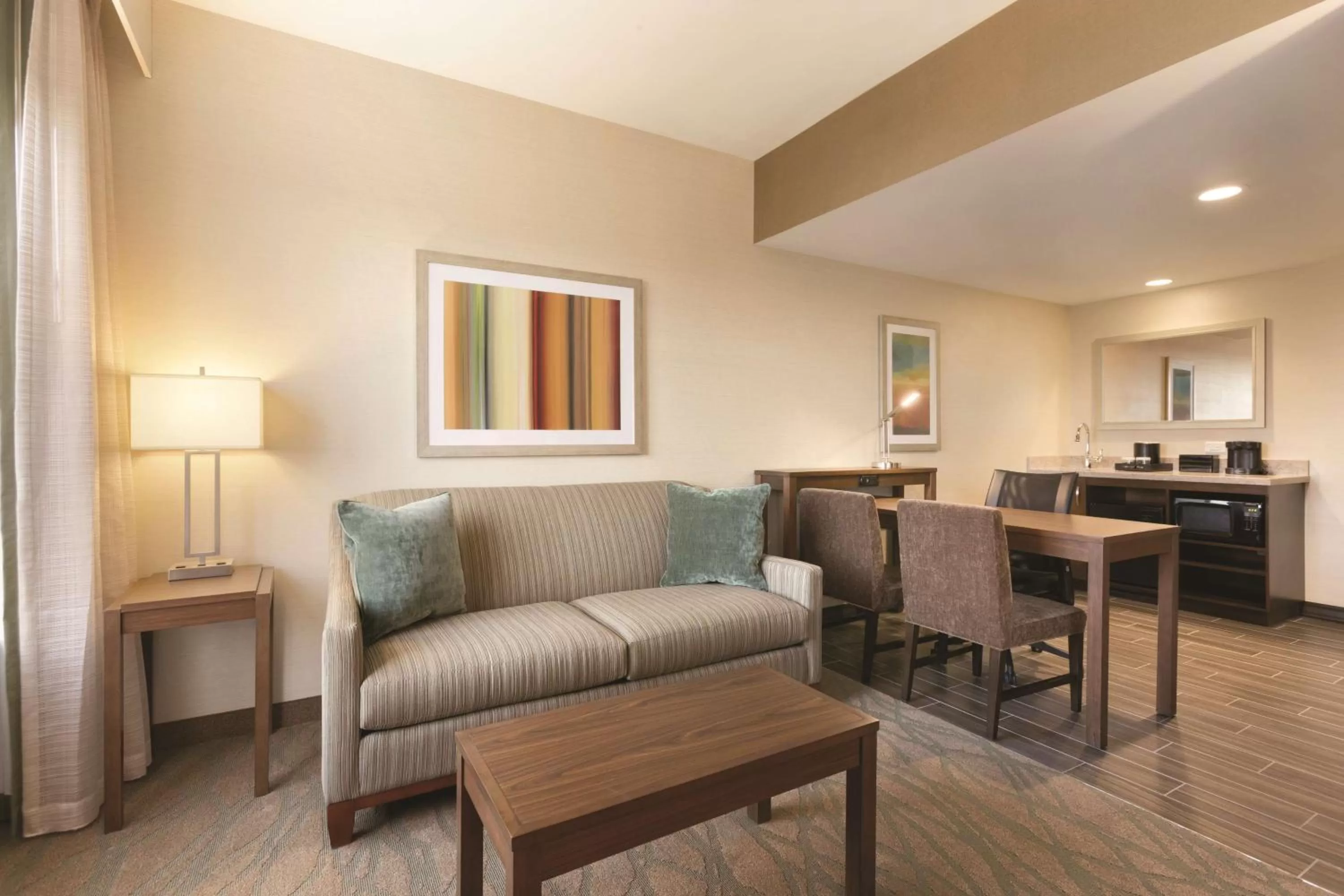Bed in Embassy Suites by Hilton Akron Canton Airport