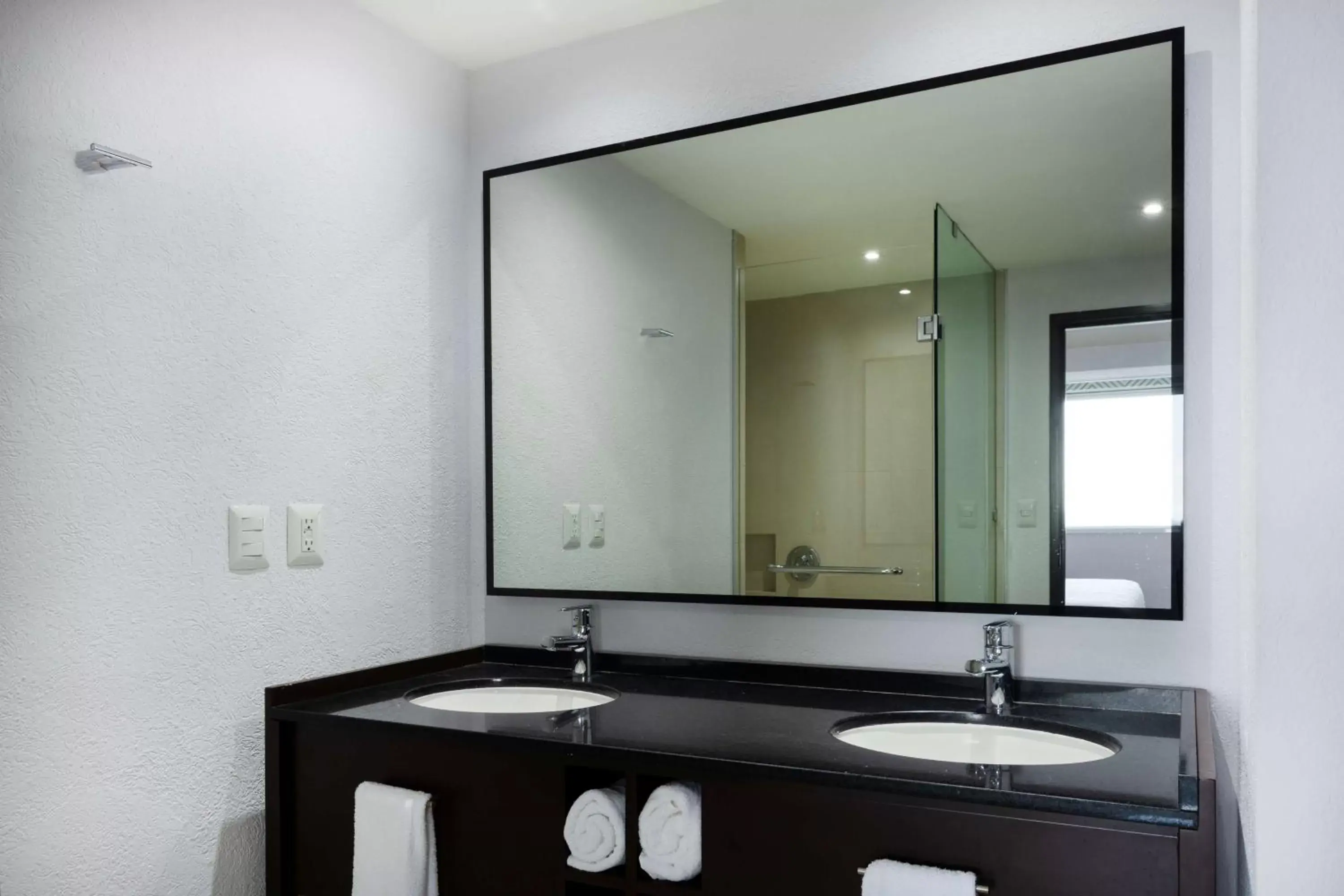 Bathroom in Hampton by Hilton Veracruz Boca Del Rio