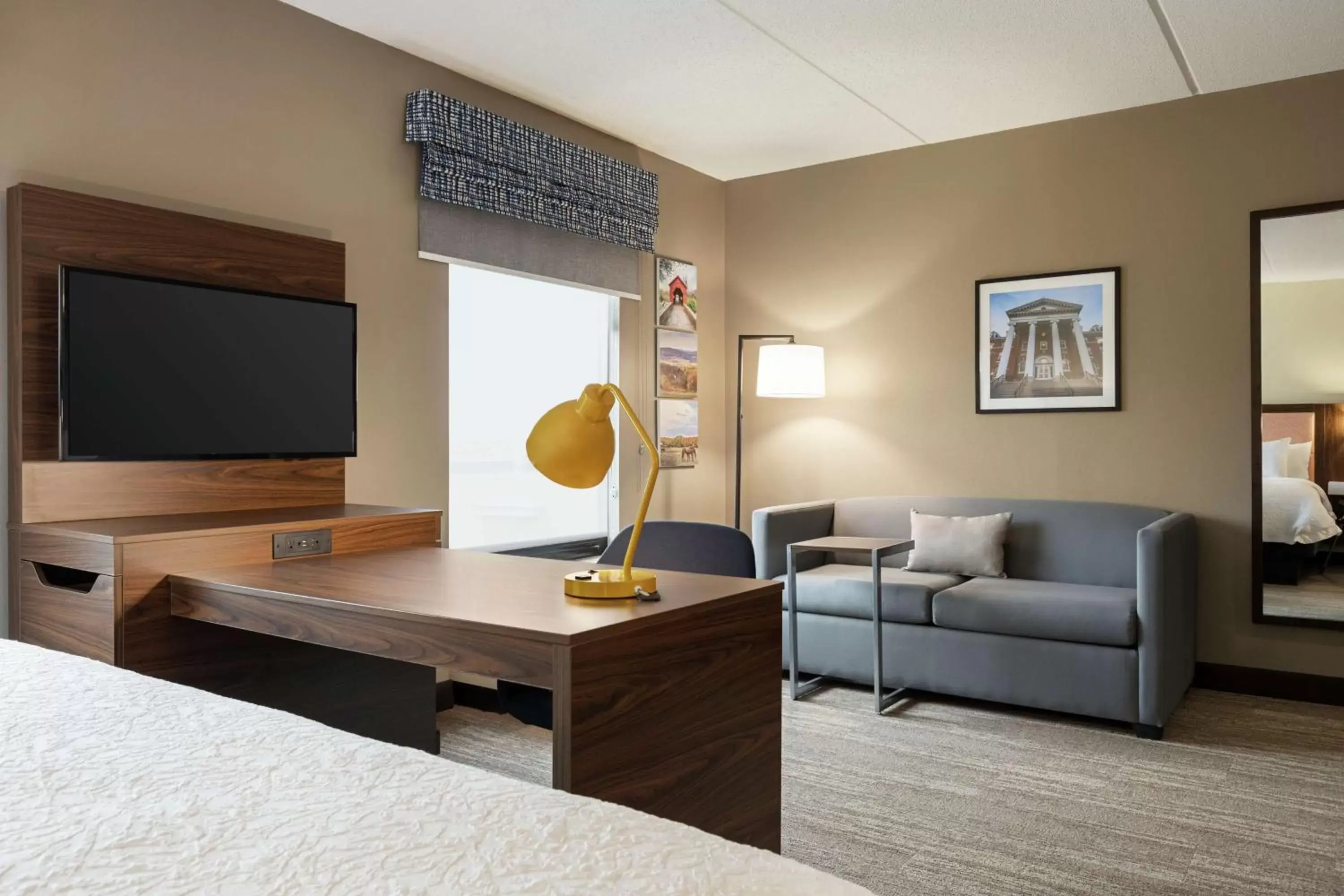 Bedroom, Seating Area in Hampton Inn & Suites Frederick/Fort Detrick