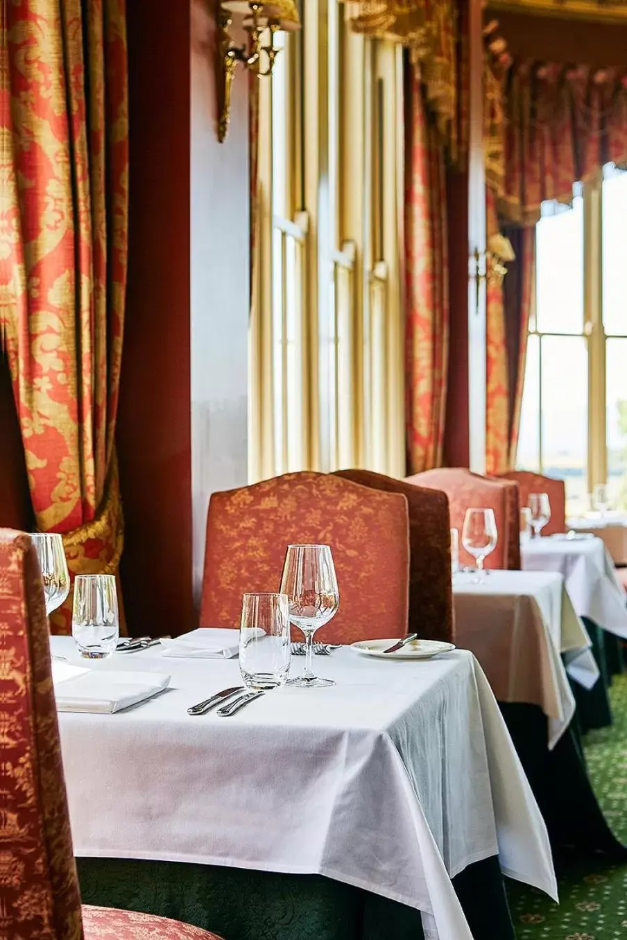Restaurant/Places to Eat in Chateau Yering Hotel