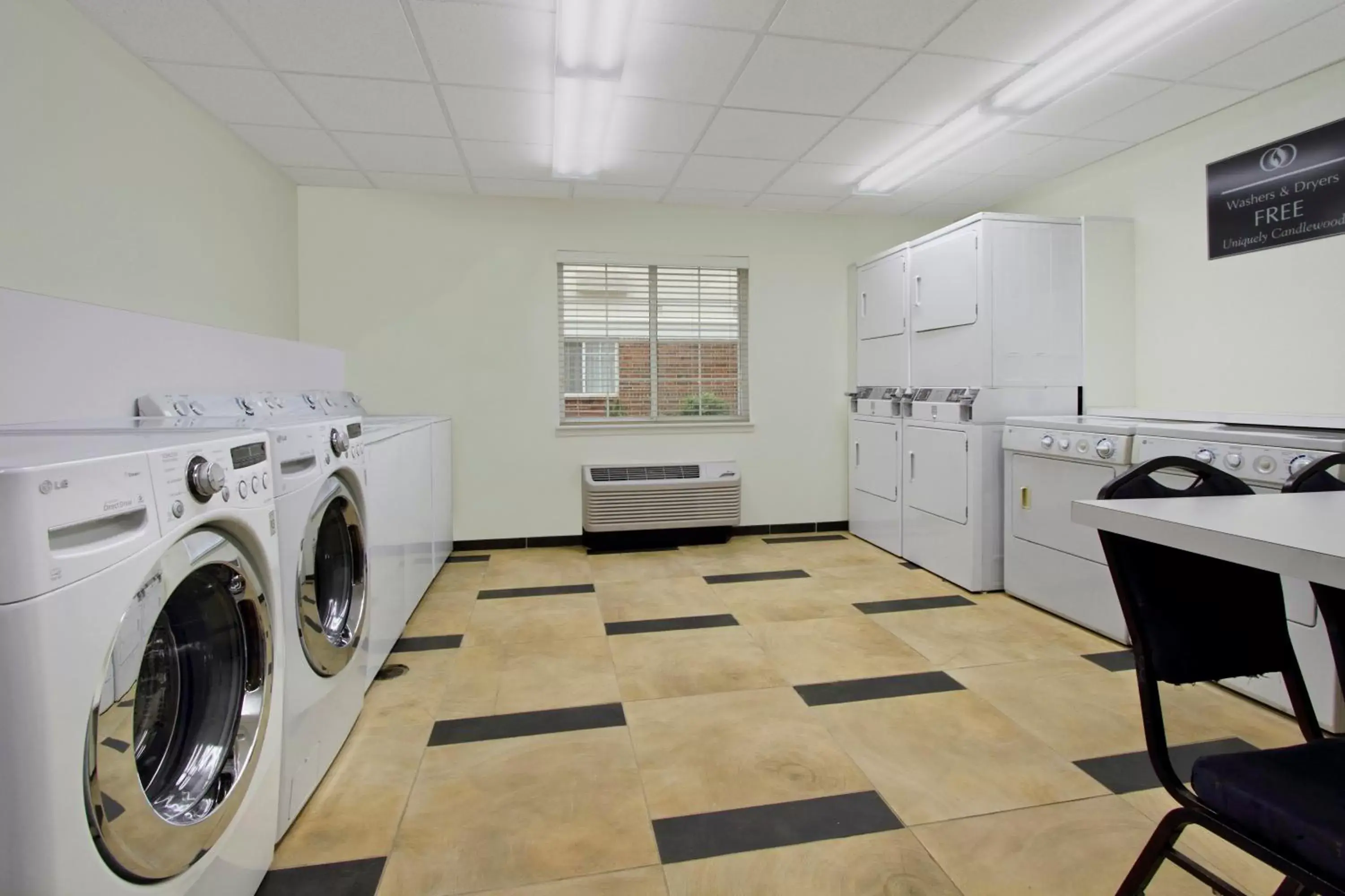 Other, Kitchen/Kitchenette in Candlewood Suites Rogers-Bentonville, an IHG Hotel