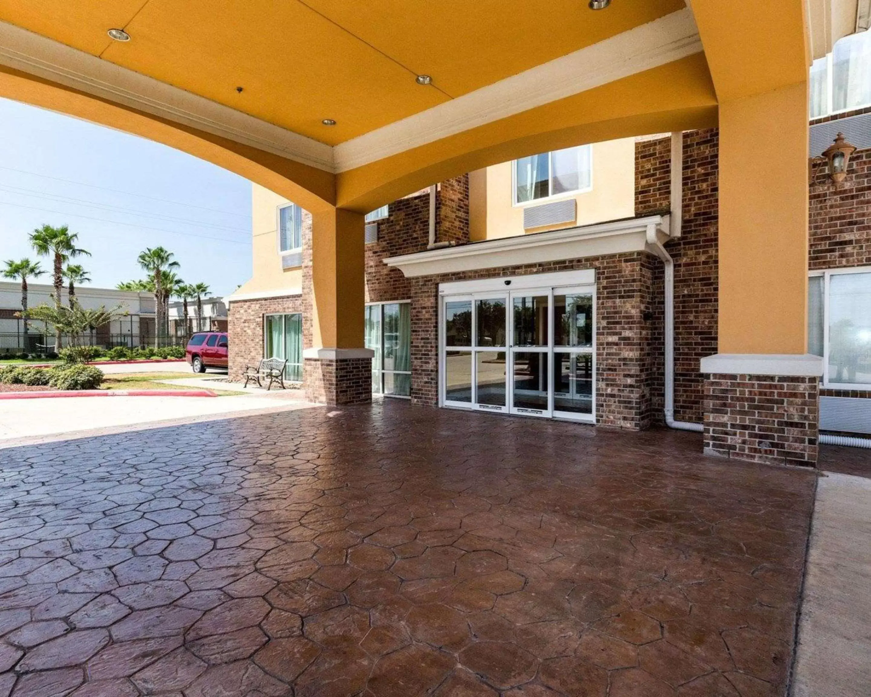 Property building in Hotel Pearland