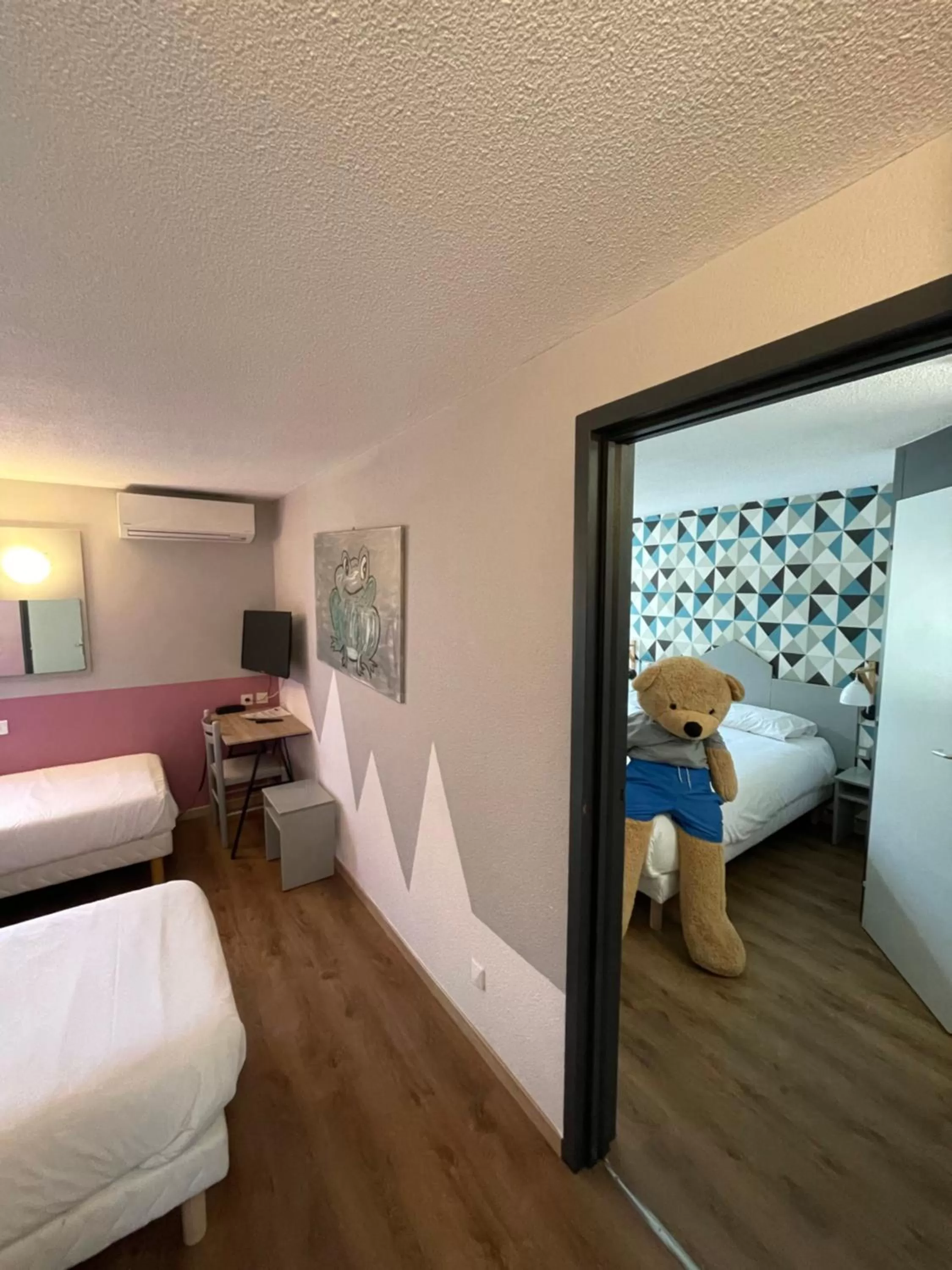 Photo of the whole room, Bed in NESTOR HOTEL GAP et Restaurant