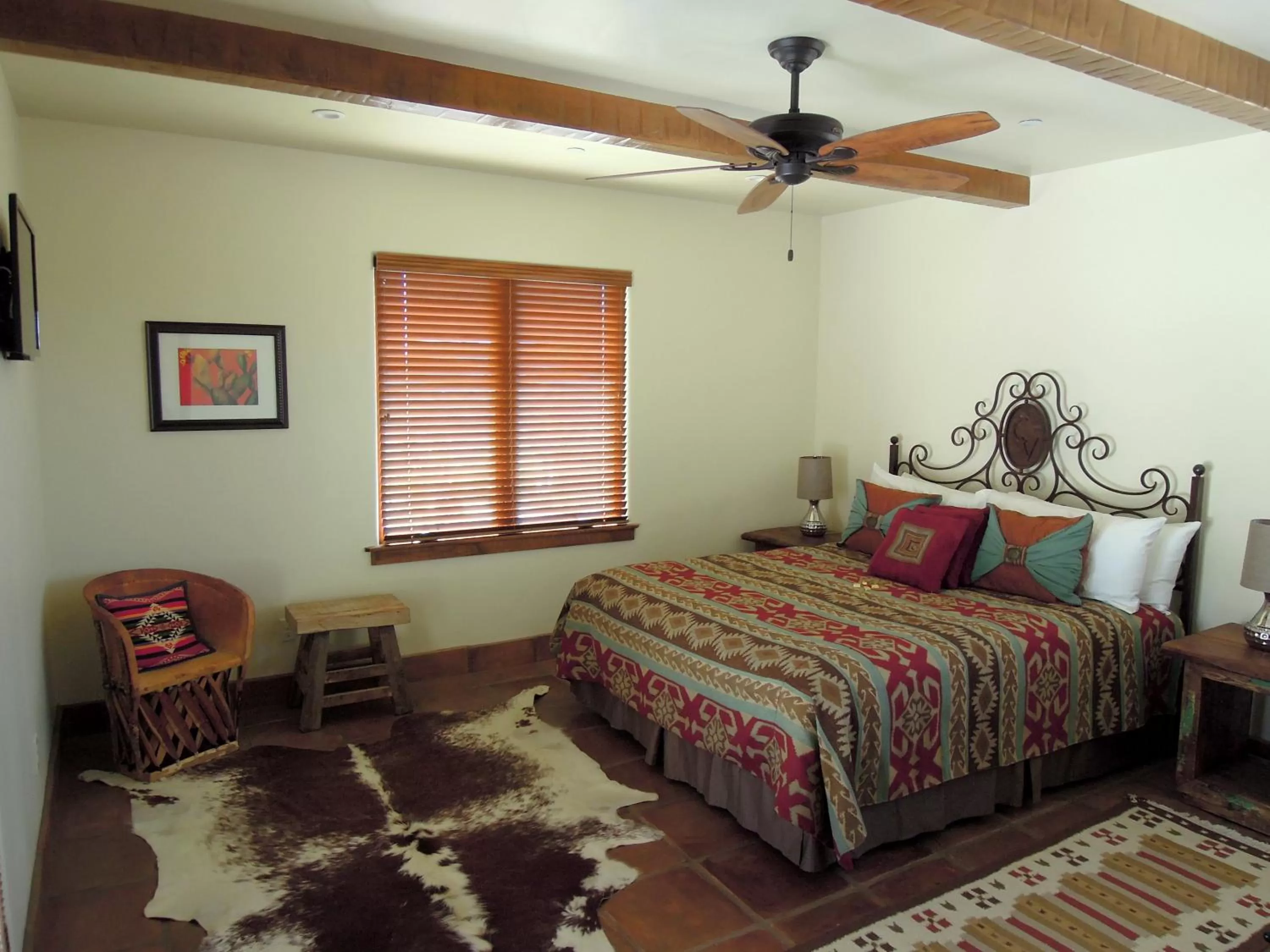 Shower, Bed in Croad Vineyards - The Inn