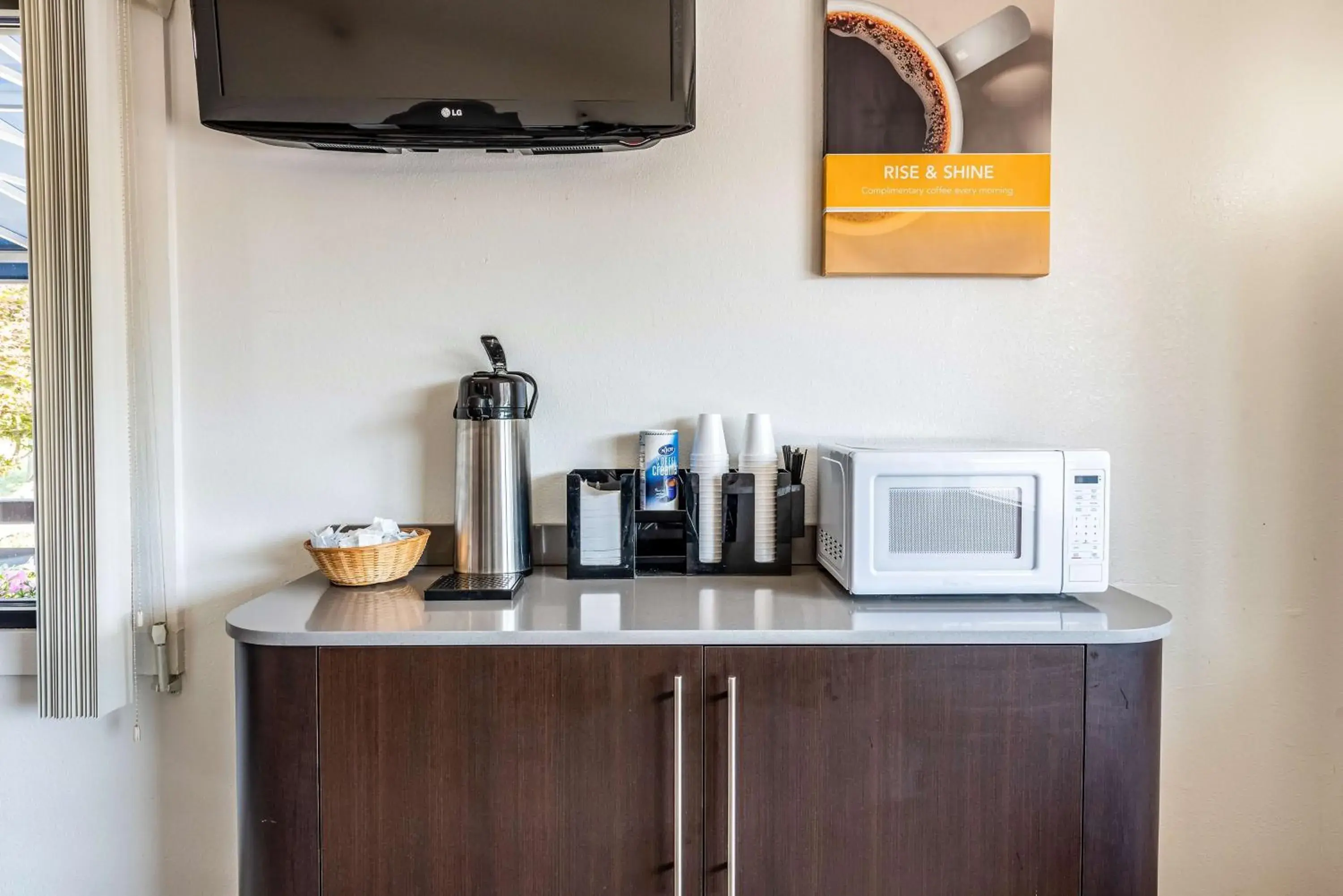 Coffee/tea facilities in Motel 6-Mansfield, OH